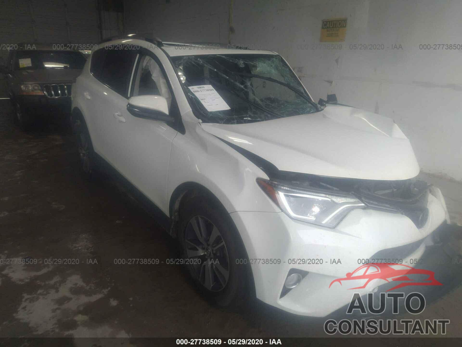 TOYOTA RAV4 2018 - JTMRFREV6JJ217899