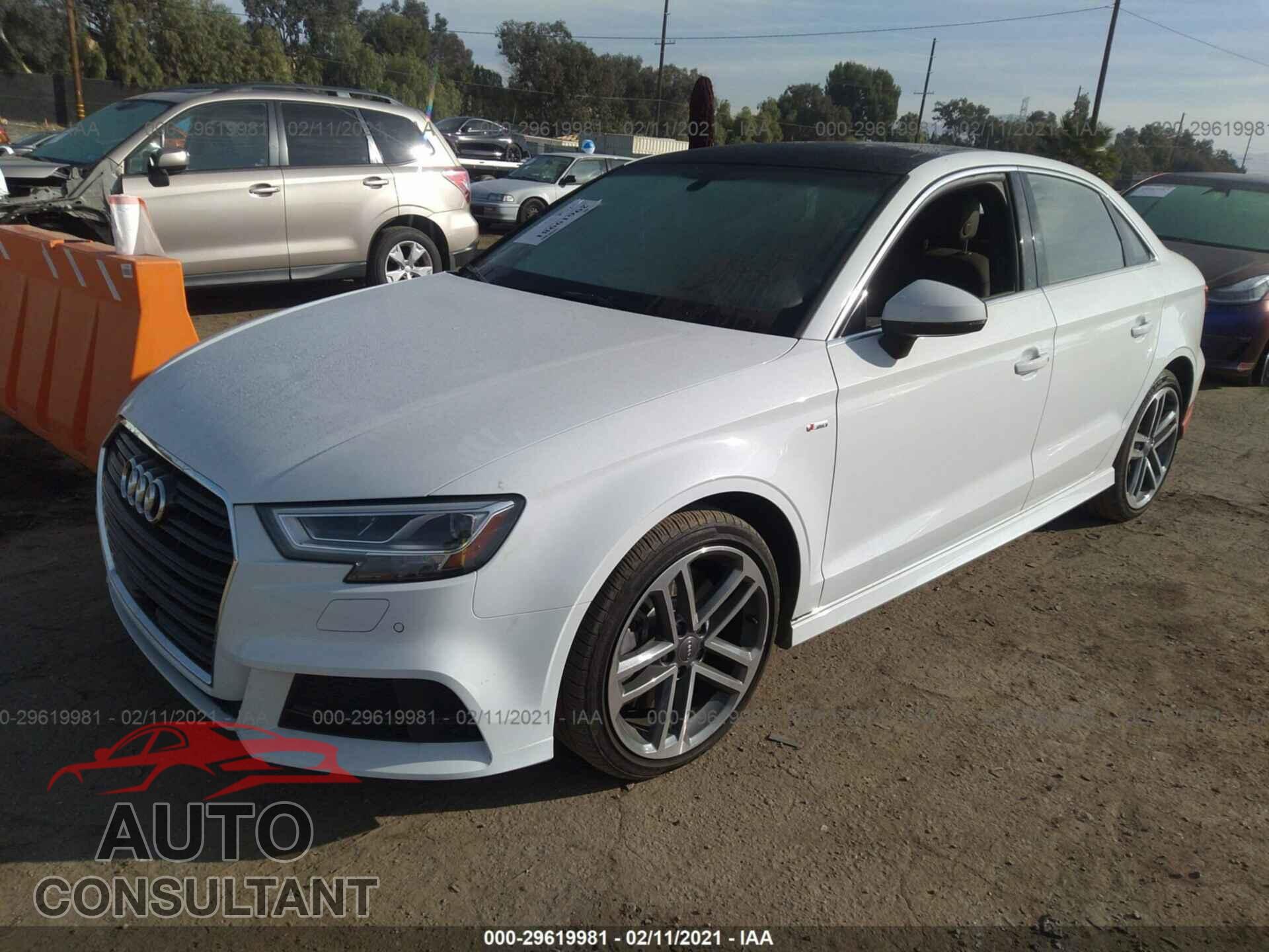 AUDI A3 SEDAN 2019 - WAUJEGFF5K1028610