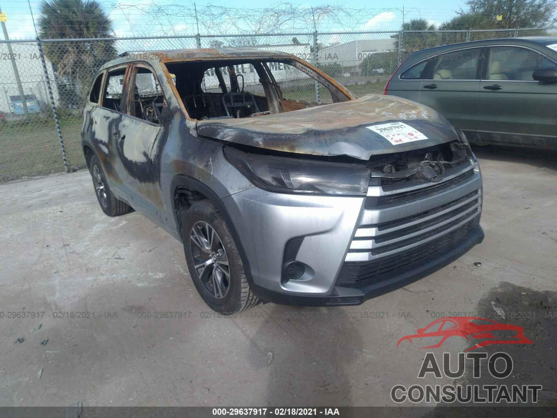 TOYOTA HIGHLANDER 2018 - 5TDZARFH2JS041296