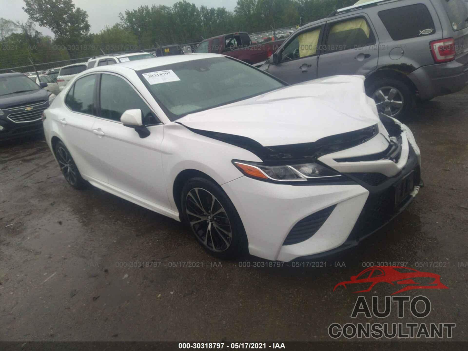 TOYOTA CAMRY 2018 - 4T1B11HK9JU002109