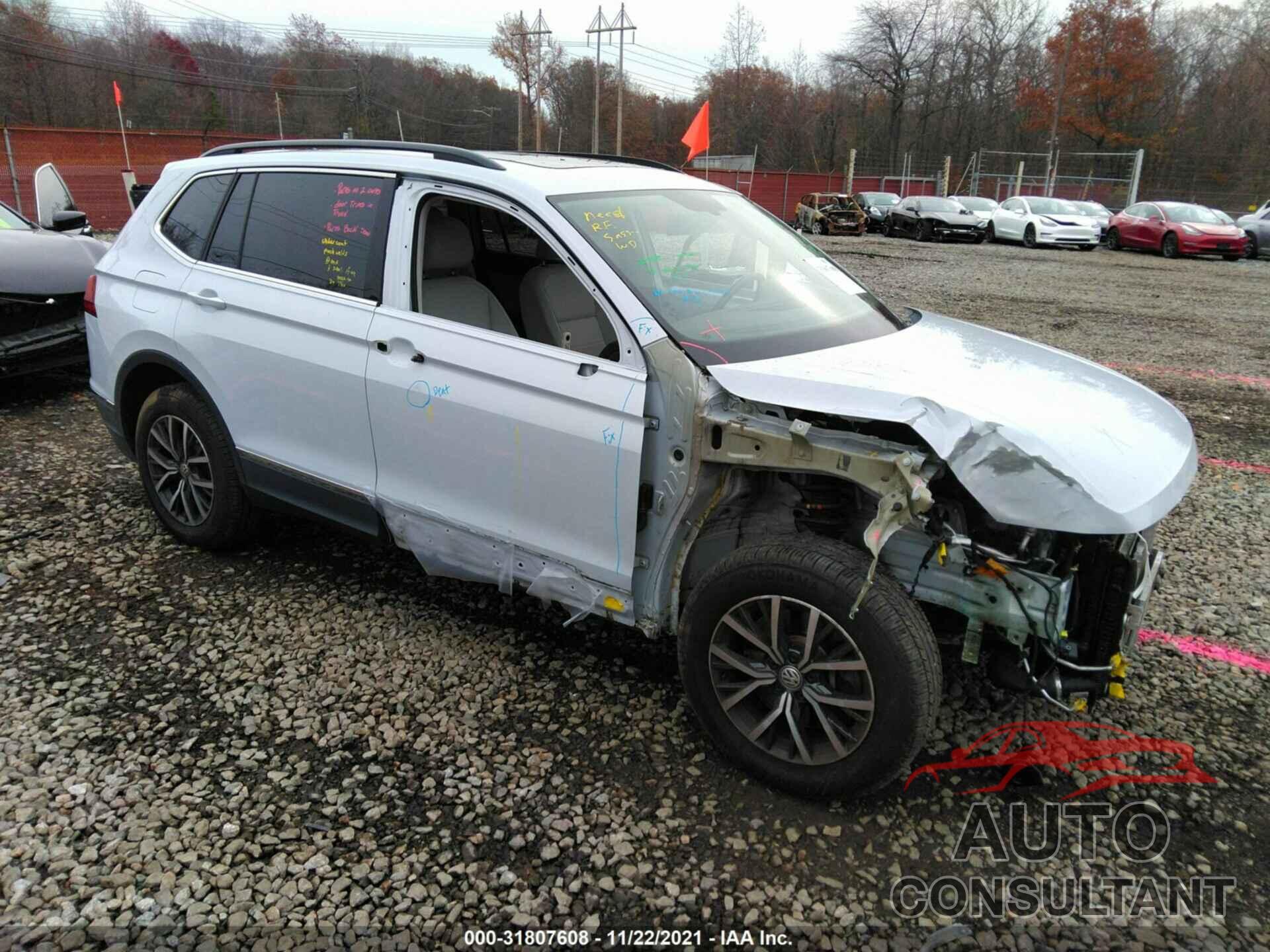 VOLKSWAGEN TIGUAN 2018 - 3VV2B7AX1JM220786