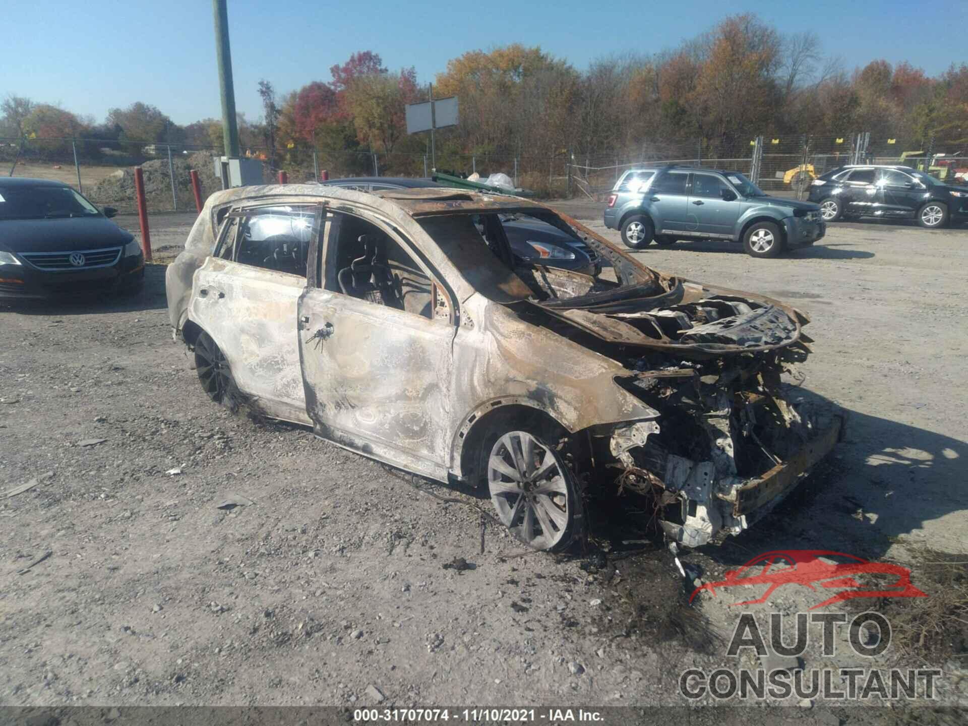 TOYOTA RAV4 2017 - JTMDFREV2HJ706014
