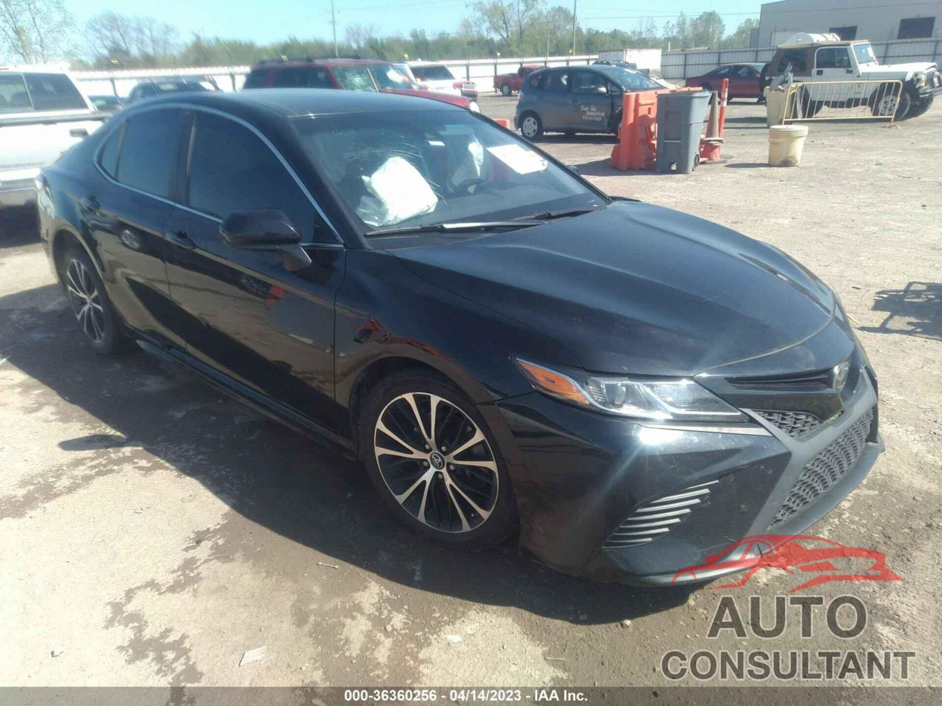 TOYOTA CAMRY 2018 - 4T1B11HK1JU093067