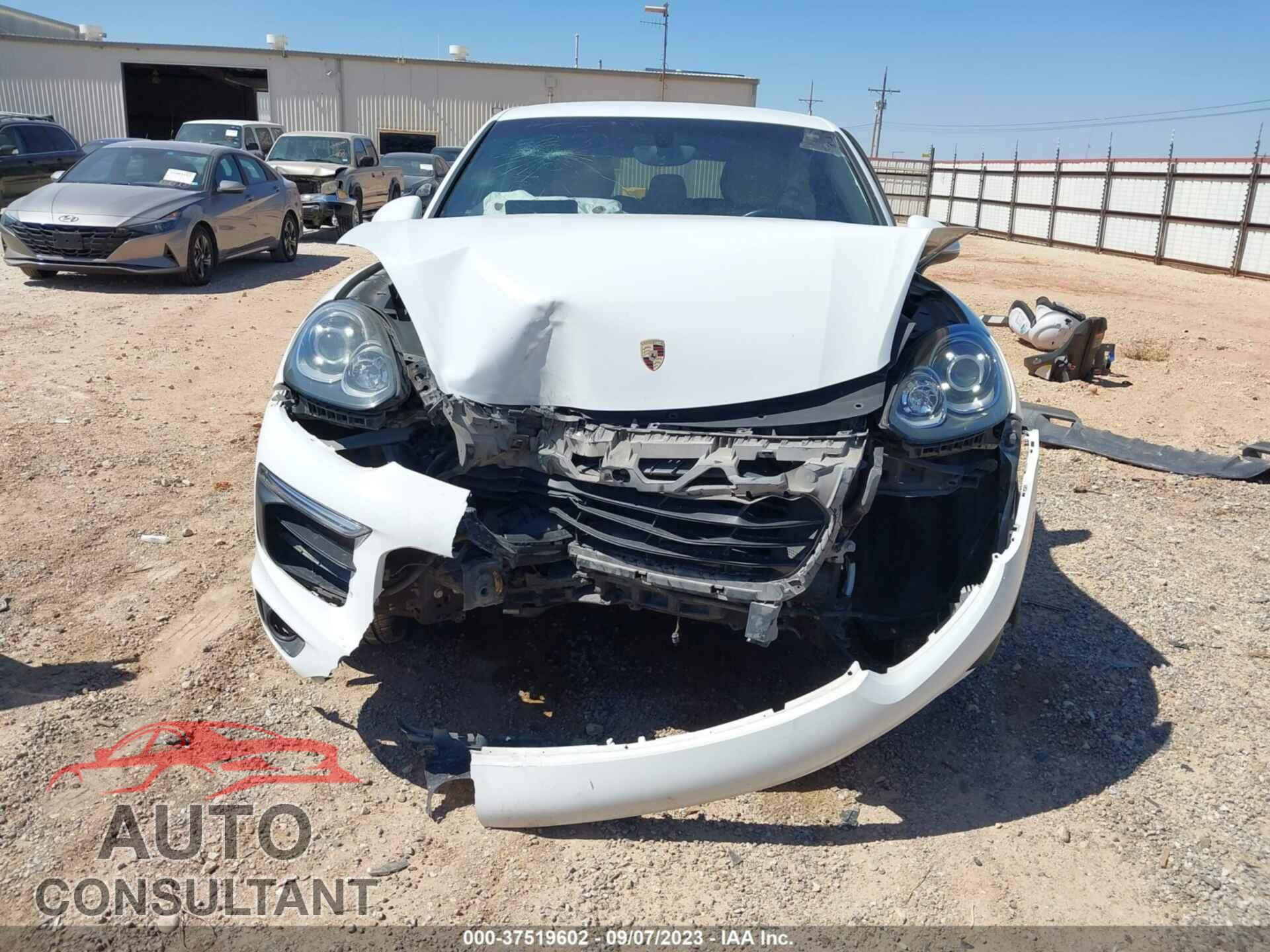 PORSCHE CAYENNE 2017 - WP1AA2A20HKA92058