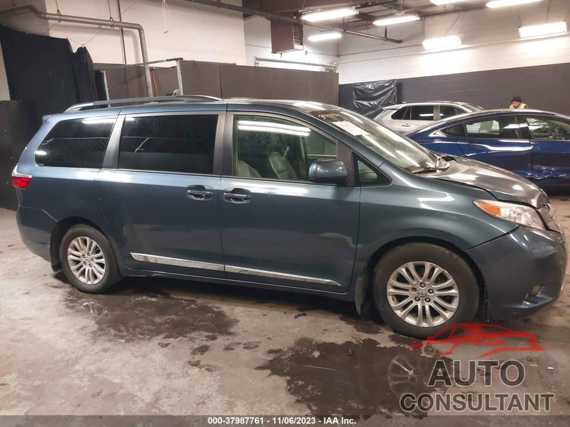 TOYOTA SIENNA 2017 - 5TDYZ3DC6HS846303