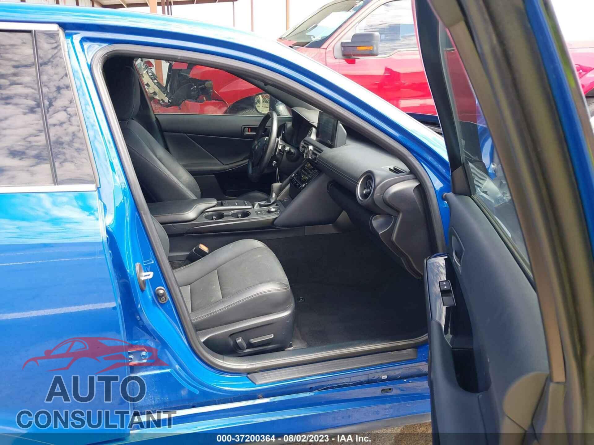 LEXUS IS 300 2021 - JTHCA1D26M5115933