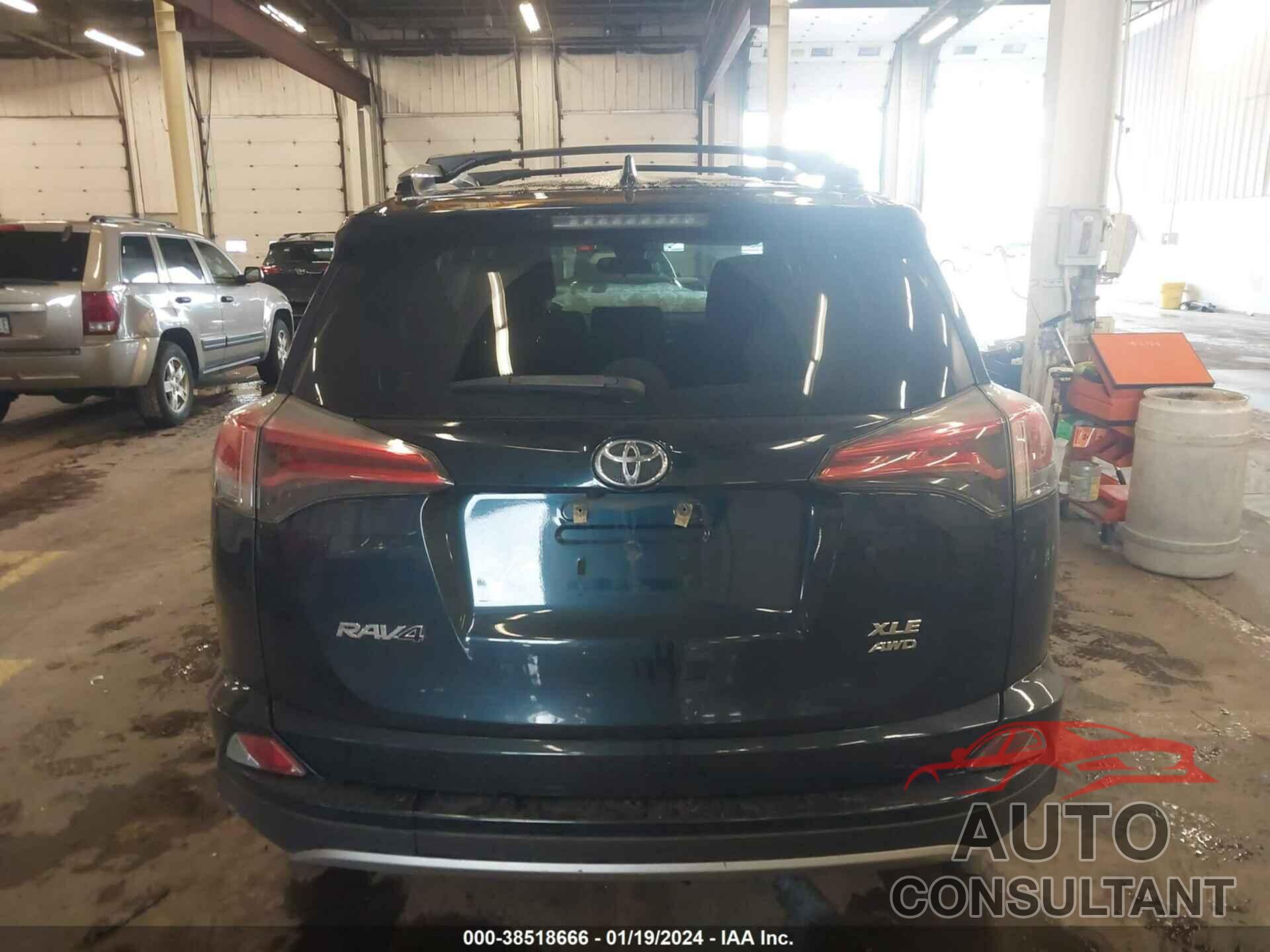 TOYOTA RAV4 2017 - JTMRFREV1HJ709234