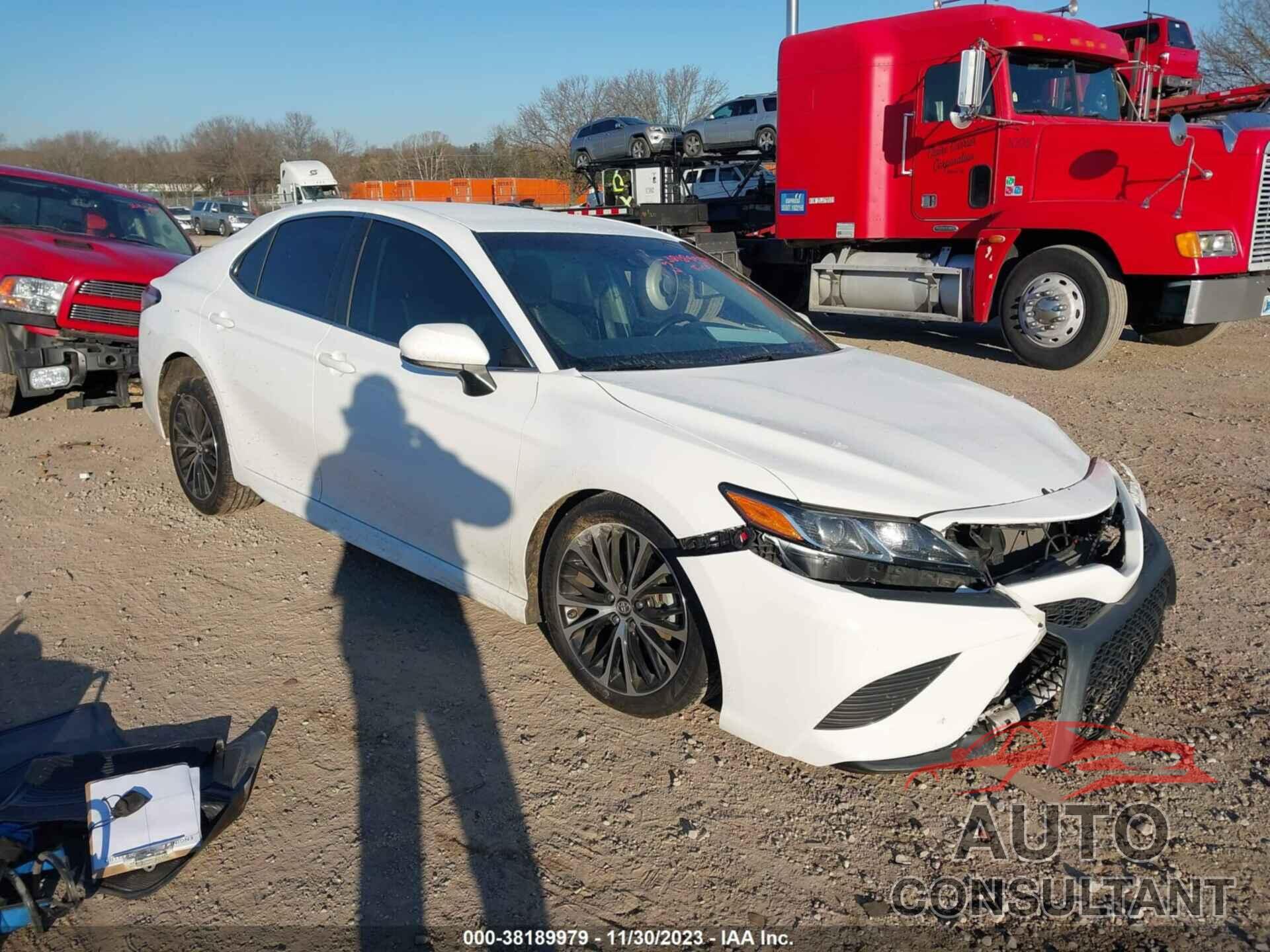 TOYOTA CAMRY 2018 - 4T1B11HK7JU634834