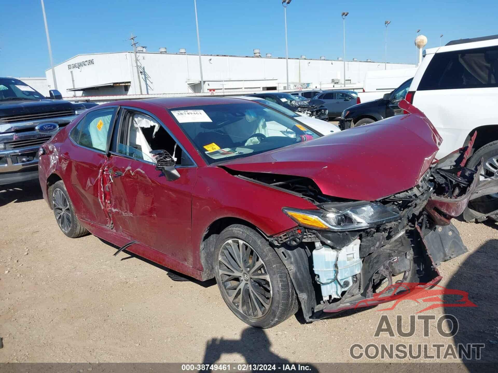 TOYOTA CAMRY 2018 - 4T1B11HK1JU556728