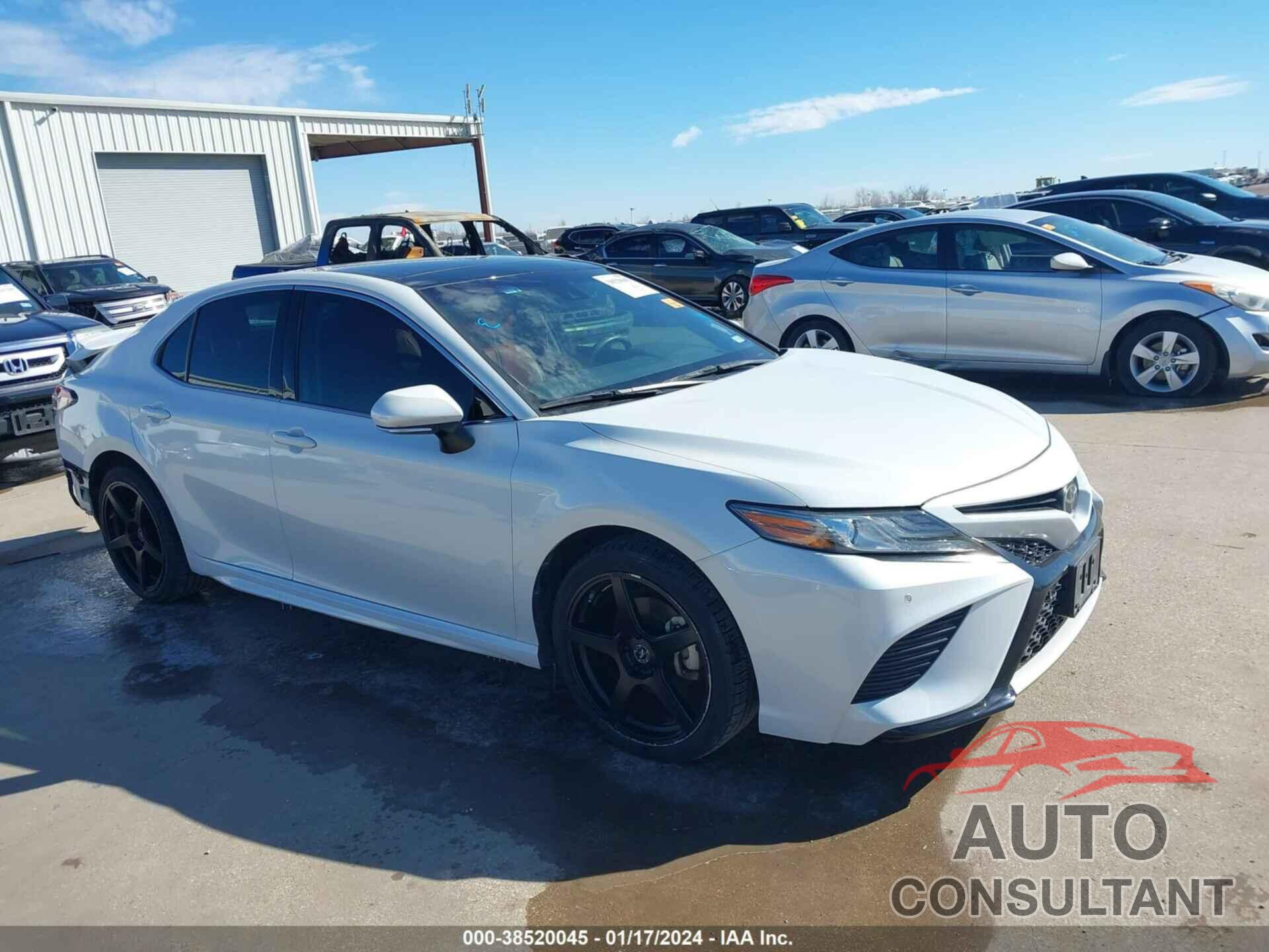 TOYOTA CAMRY 2018 - 4T1B61HK6JU066271