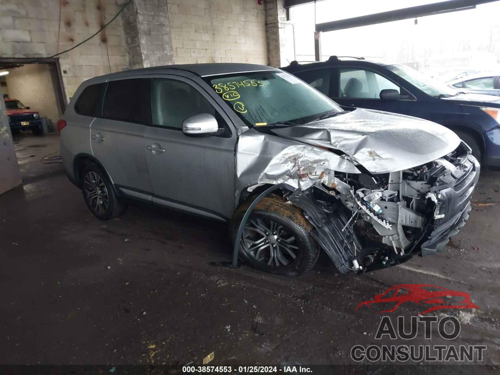 MITSUBISHI OUTLANDER 2018 - JA4AD3A31JZ012345