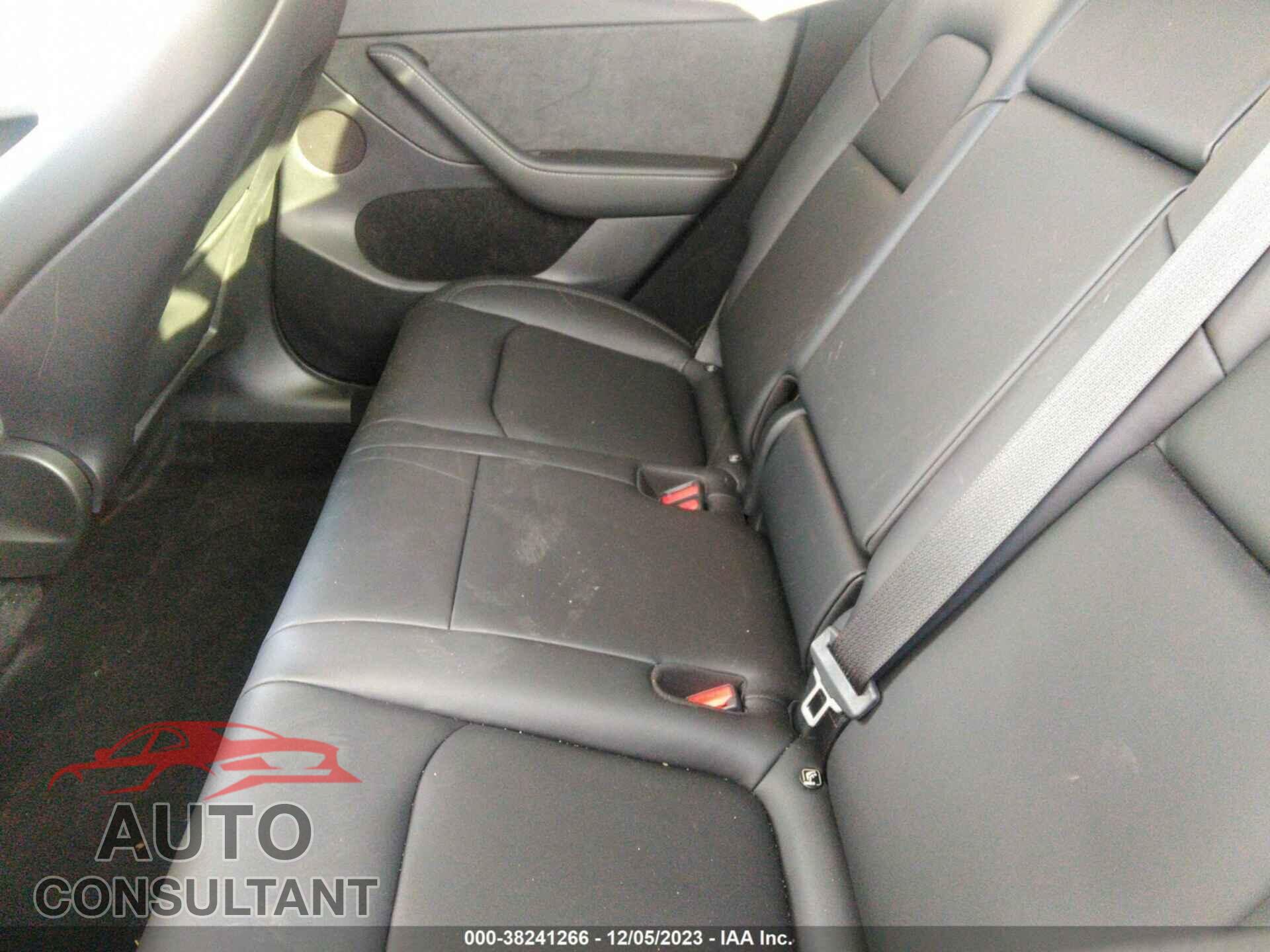 TESLA MODEL Y 2023 - 7SAYGDEE8PF753672