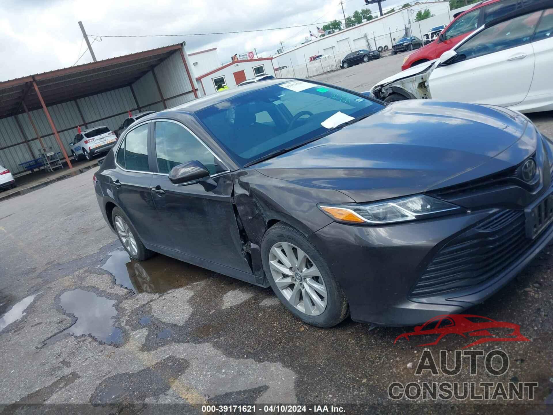 TOYOTA CAMRY 2018 - 4T1B11HK7JU043256