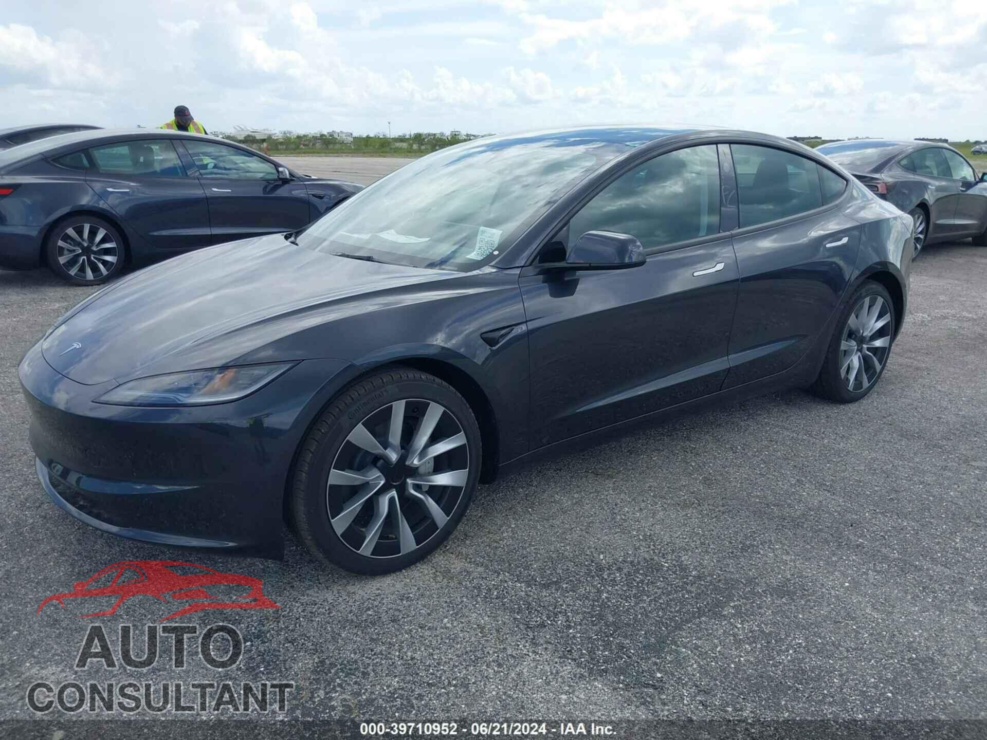 TESLA MODEL 3 2024 - 5YJ3E1EA1RF742279
