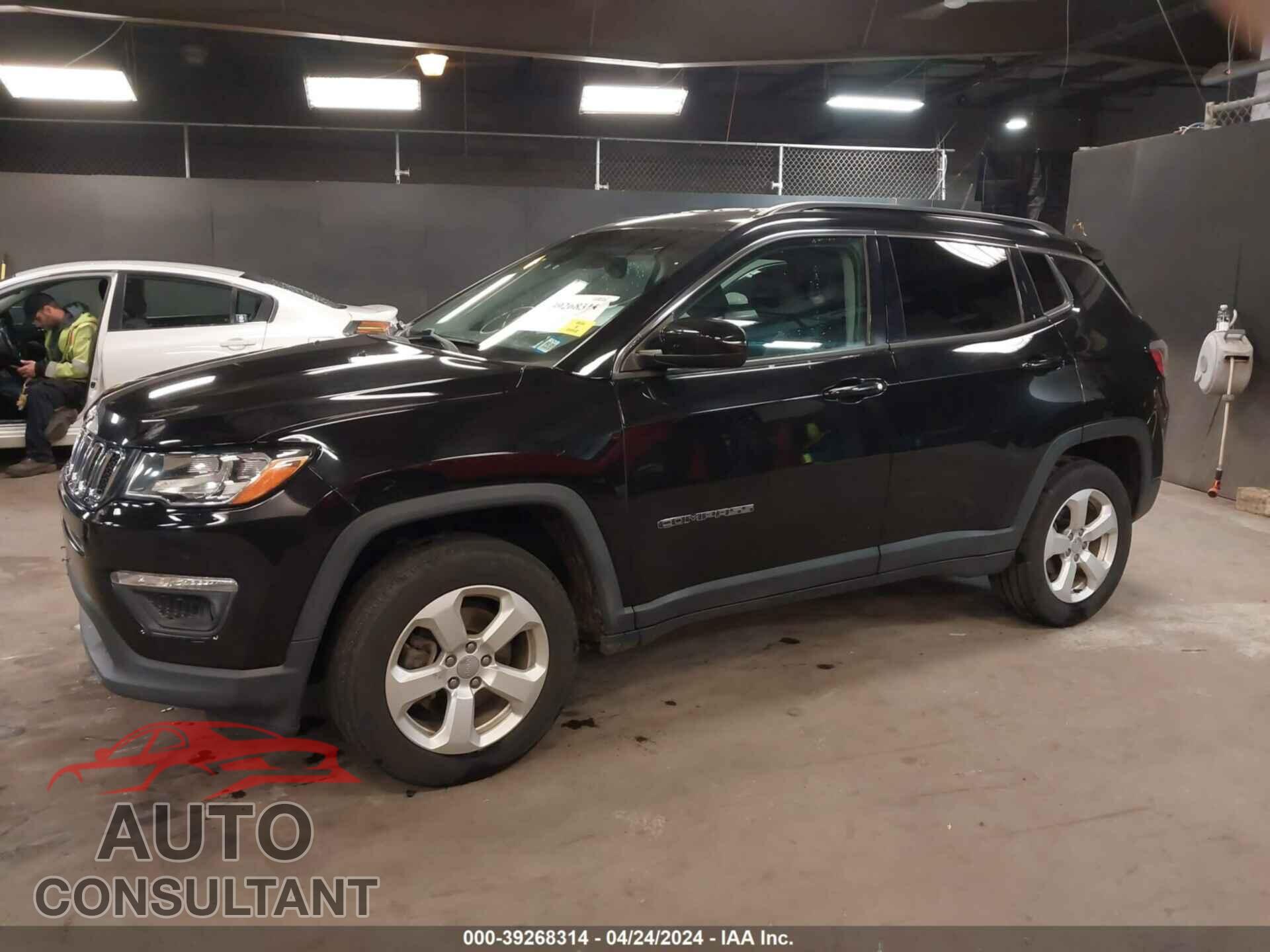 JEEP COMPASS 2018 - 3C4NJDBB7JT282425