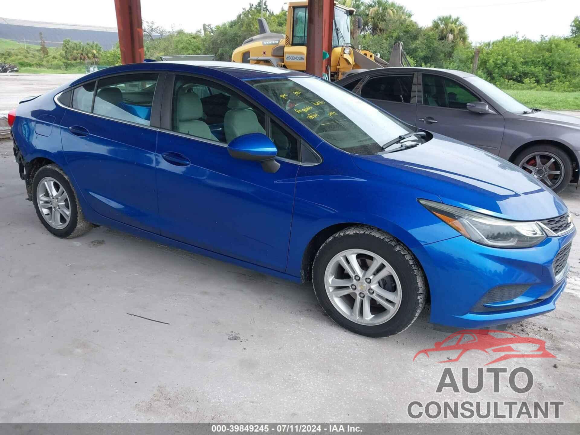 CHEVROLET CRUZE 2018 - 1G1BE5SM8J7163519