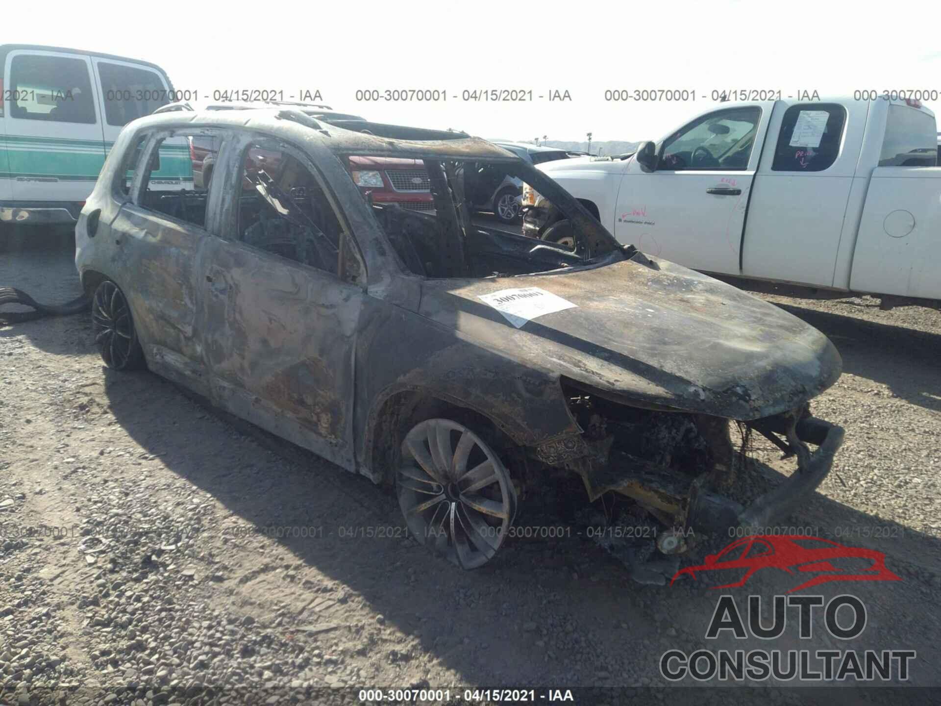 VOLKSWAGEN TIGUAN 2016 - WVGAV7AX5GW547598