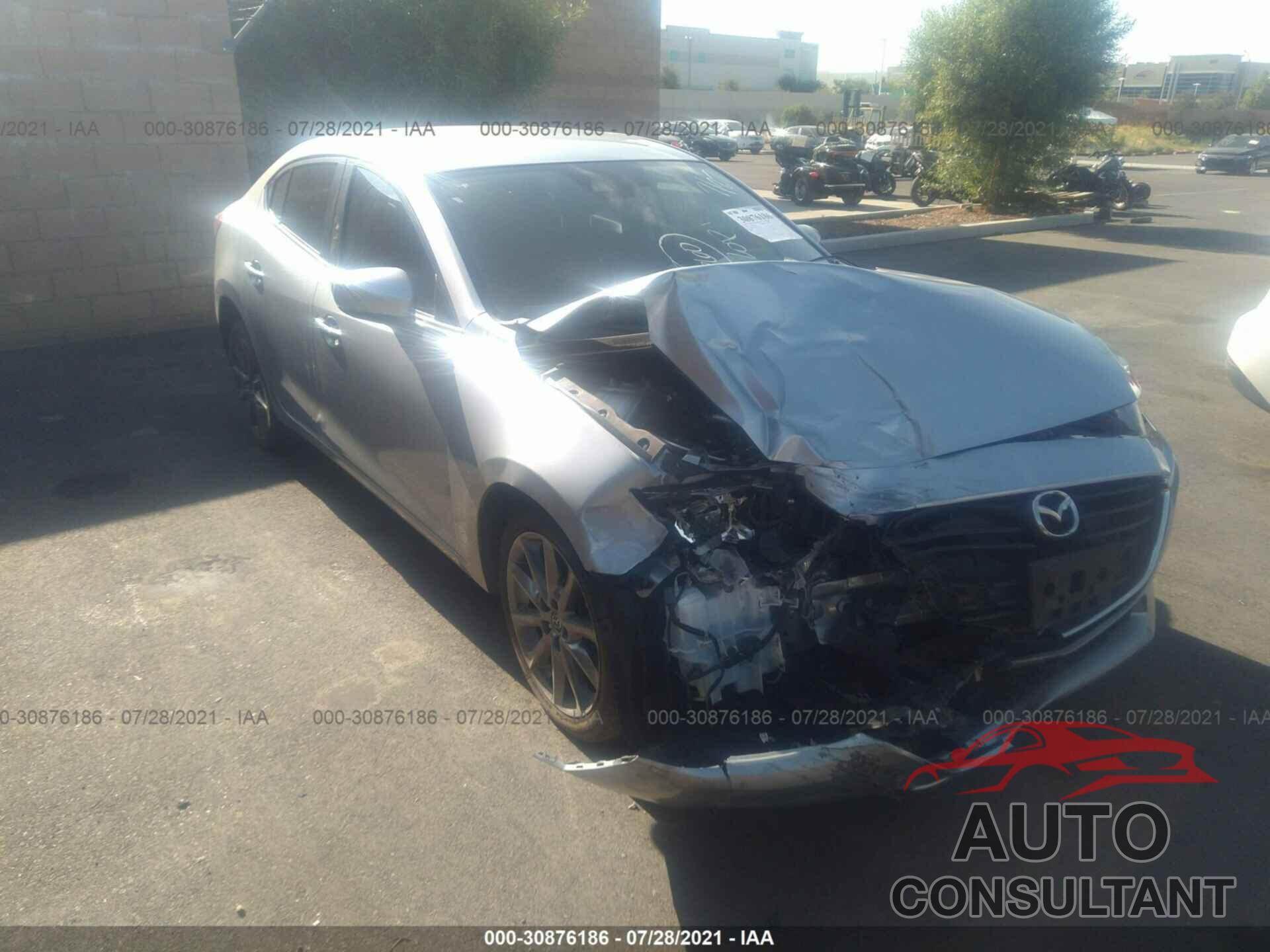 MAZDA MAZDA3 4-DOOR 2018 - 3MZBN1V39JM204746