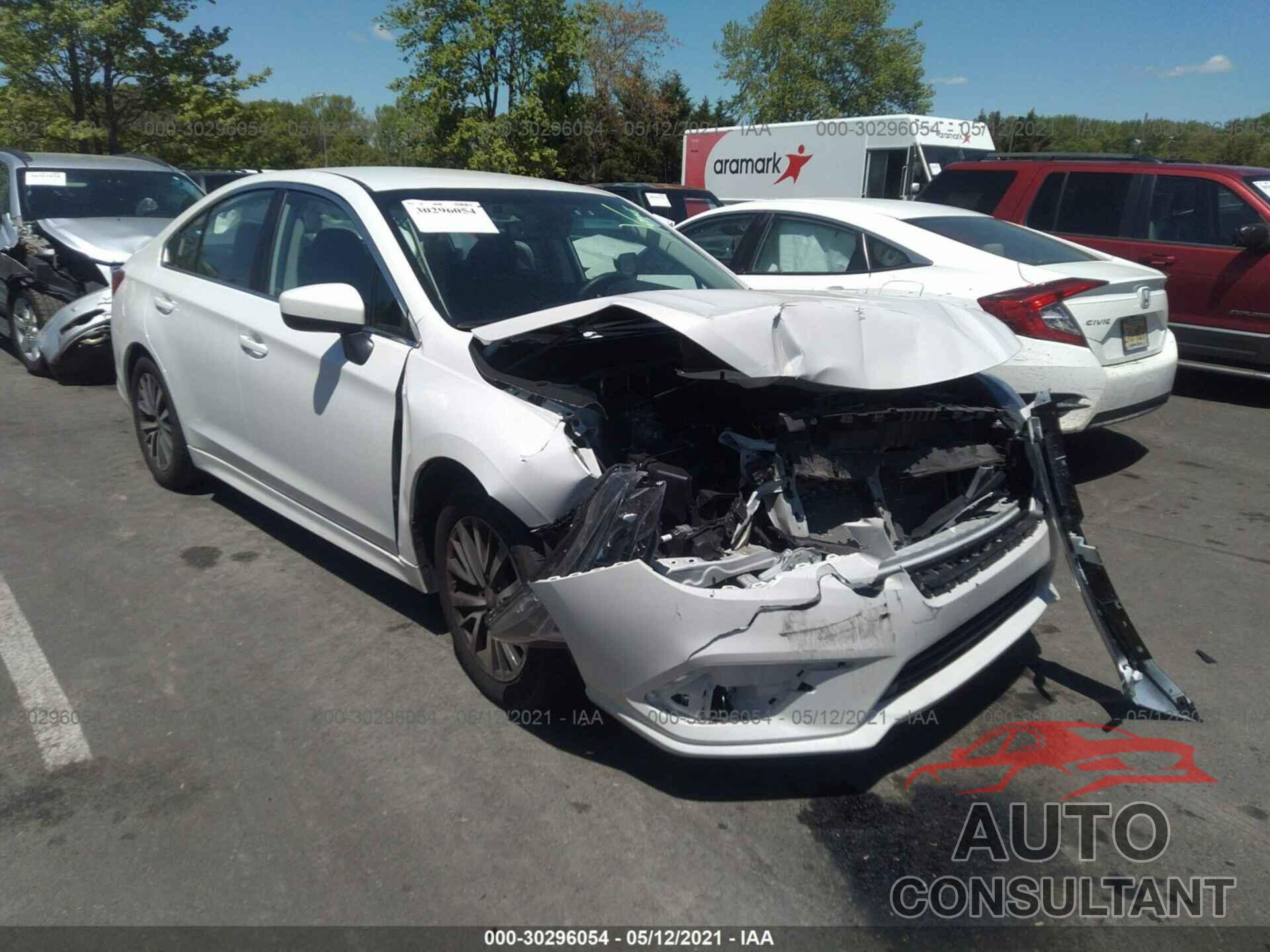 SUBARU LEGACY 2019 - 4S3BNAF61K3012526