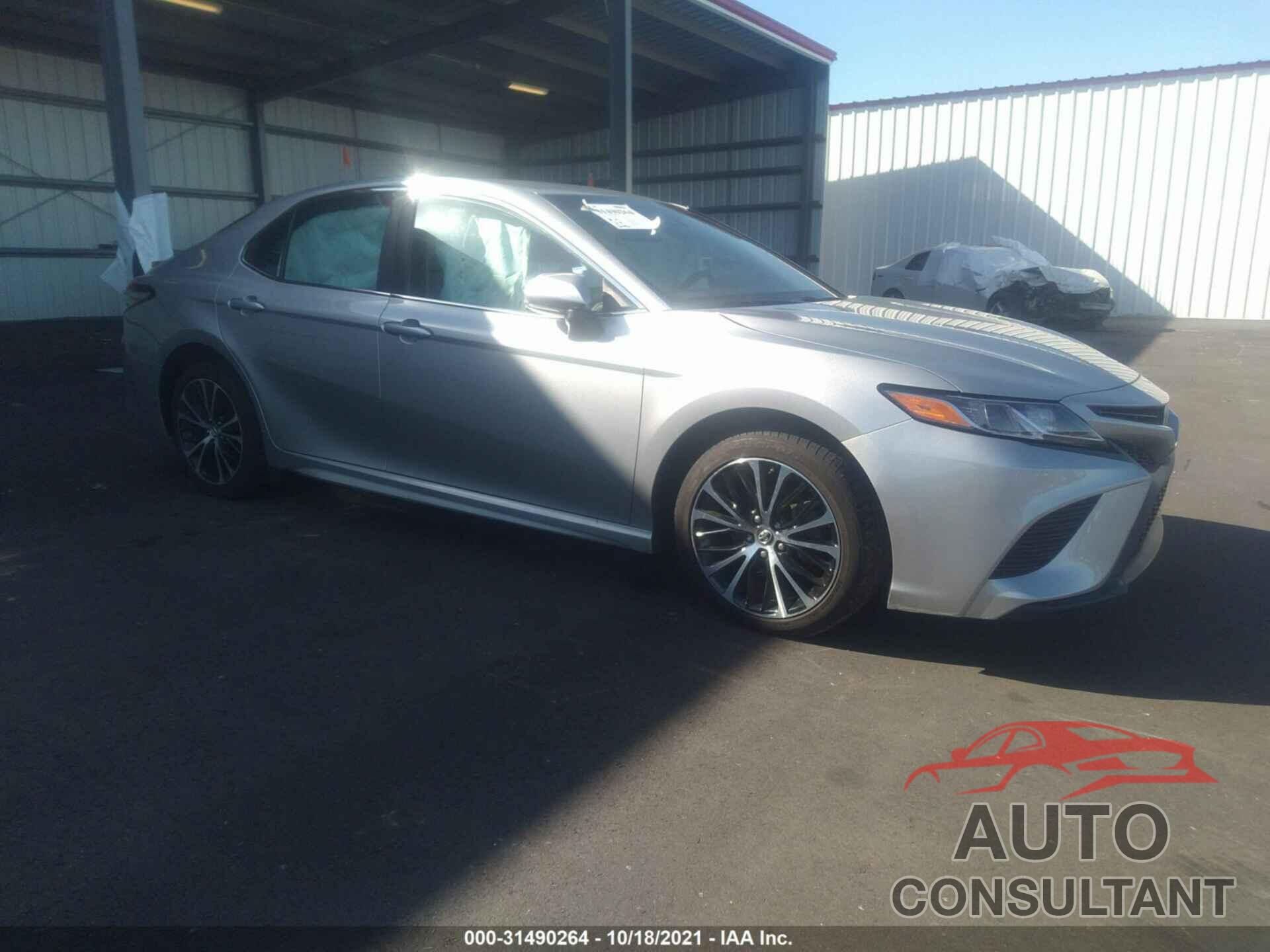 TOYOTA CAMRY 2018 - 4T1B11HK1JU117643