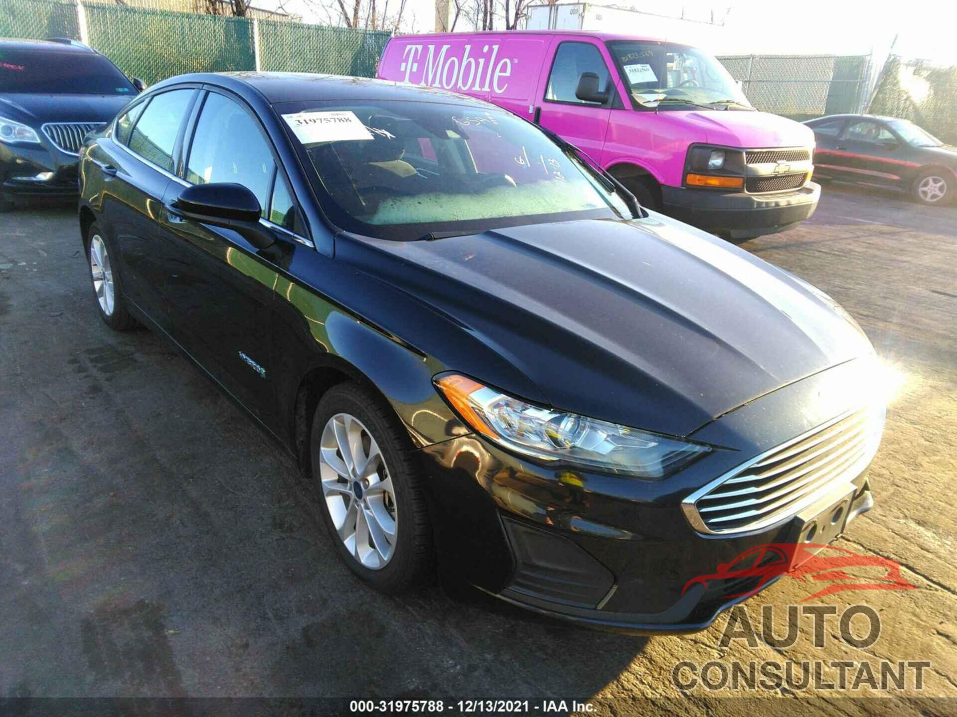 FORD FUSION HYBRID 2019 - 3FA6P0LU8KR274043