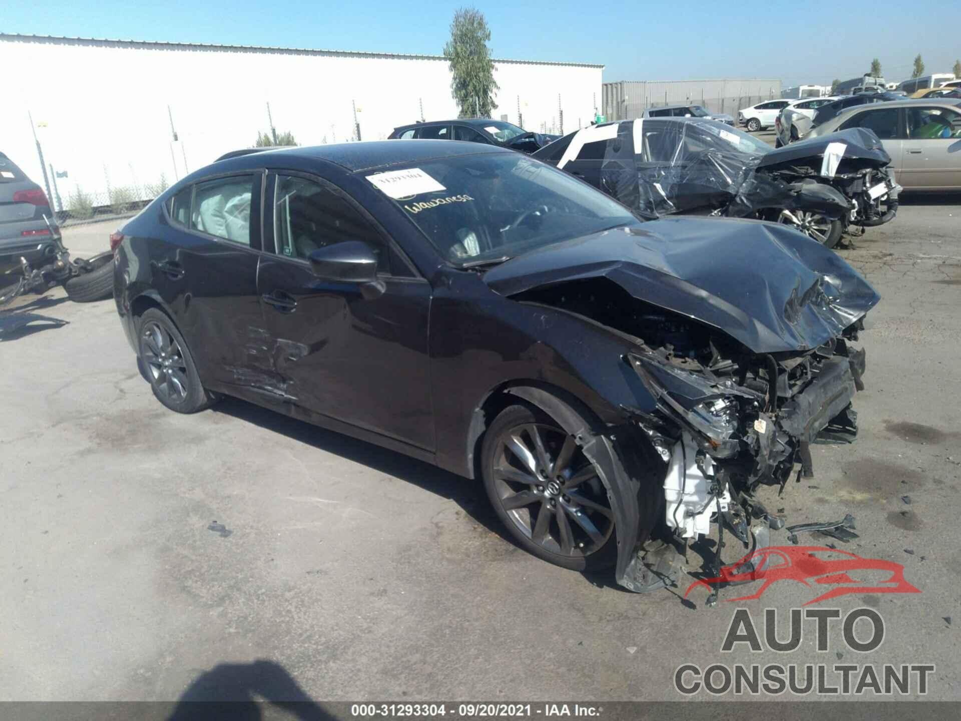 MAZDA MAZDA3 4-DOOR 2018 - 3MZBN1V33JM262660