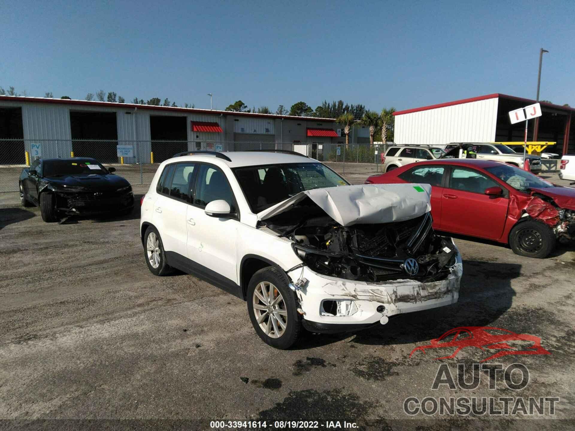 VOLKSWAGEN TIGUAN 2017 - WVGAV7AX4HK049112