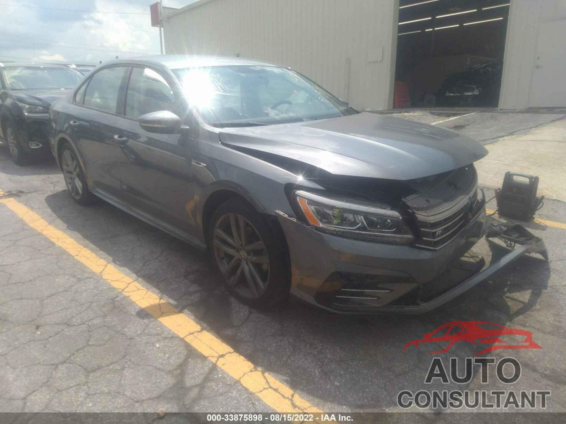 VOLKSWAGEN PASSAT 2018 - 1VWAA7A35JC011477