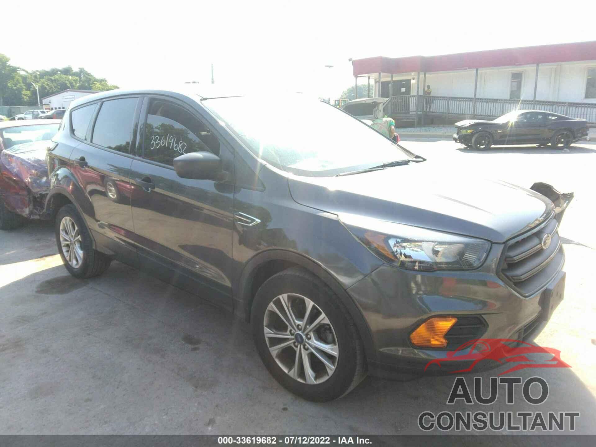 FORD ESCAPE 2018 - 1FMCU0F73JUA17645