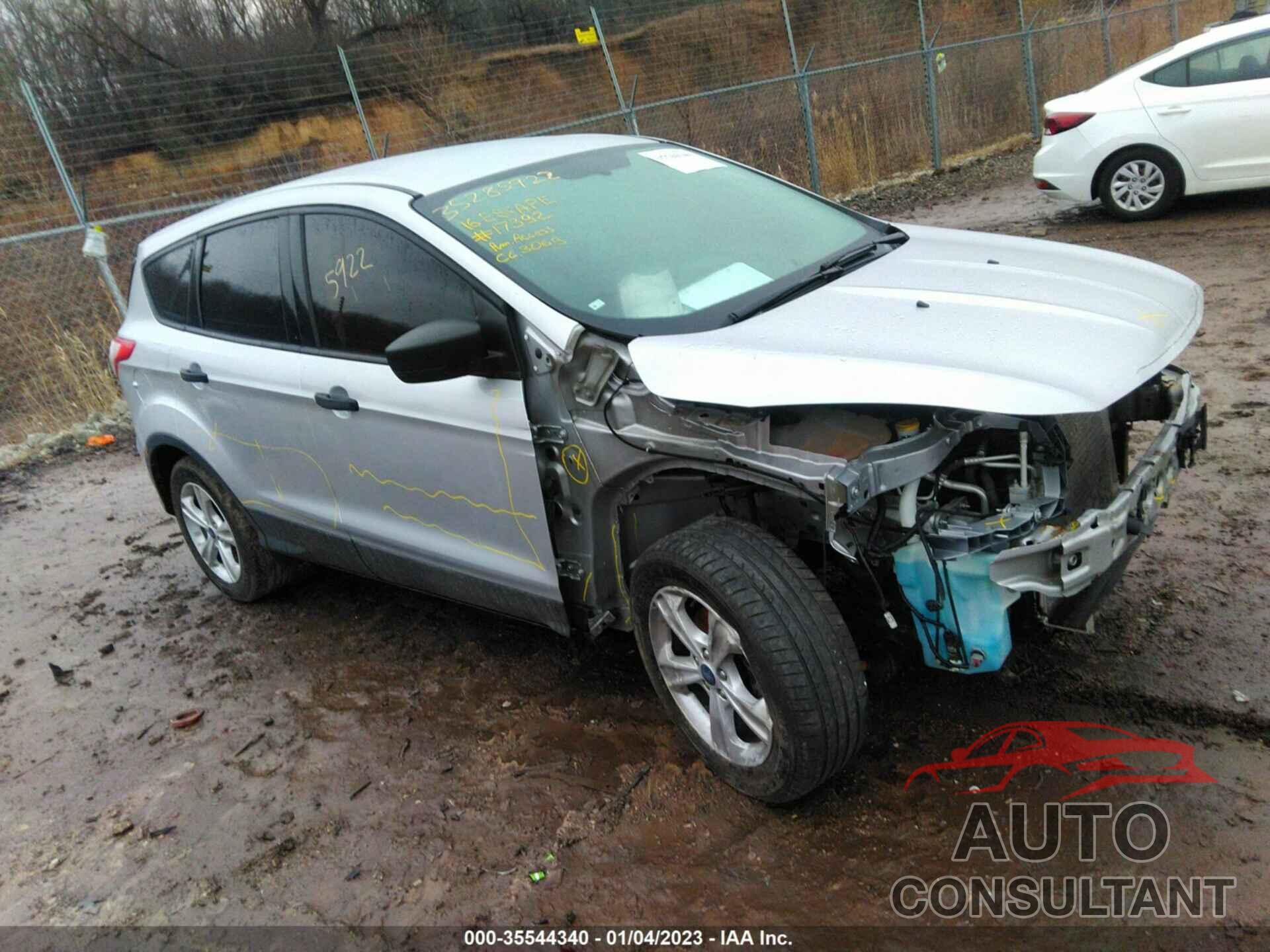 FORD ESCAPE 2016 - 1FMCU0F73GUB12358