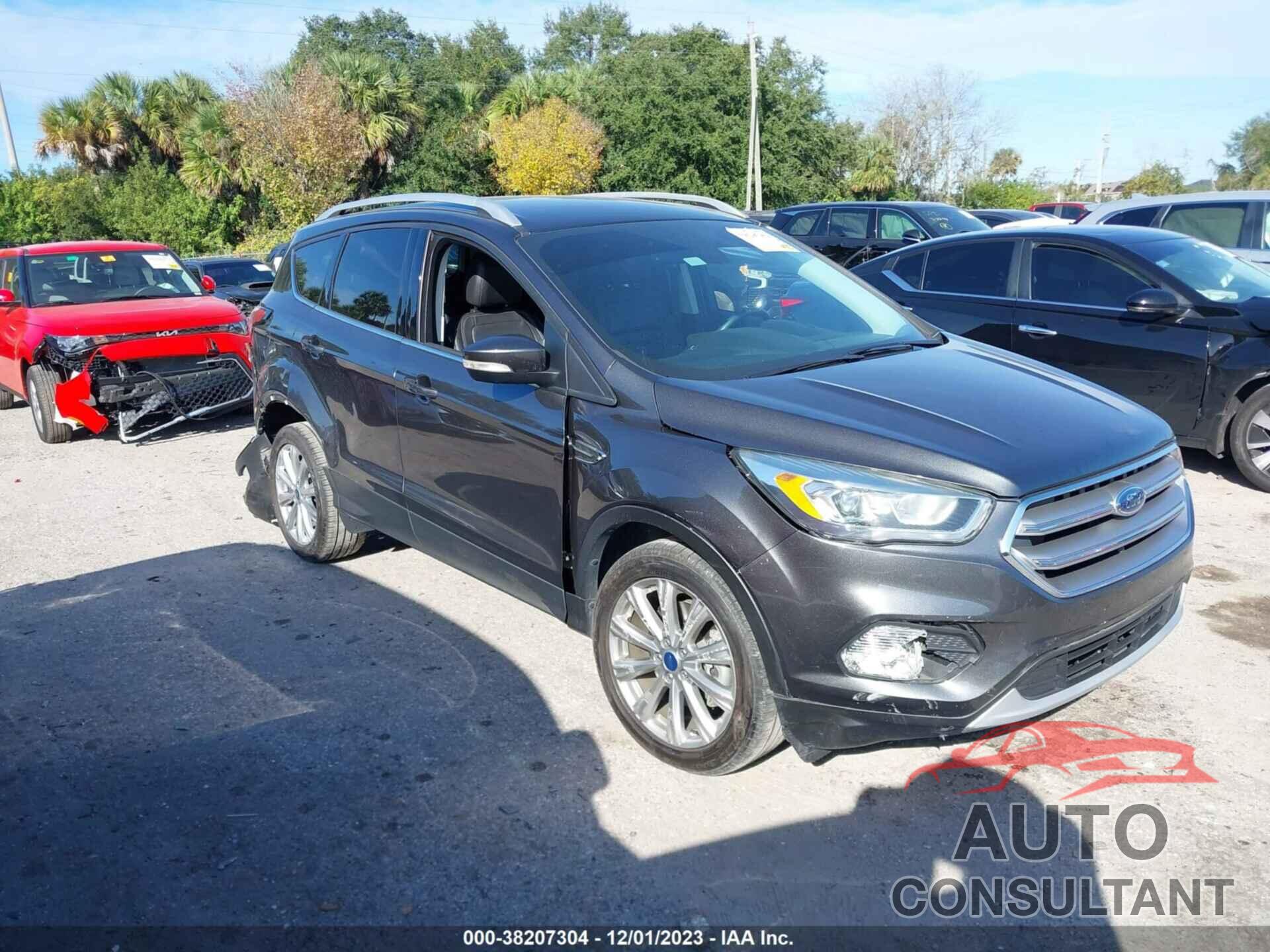 FORD ESCAPE 2017 - 1FMCU0J95HUD04830