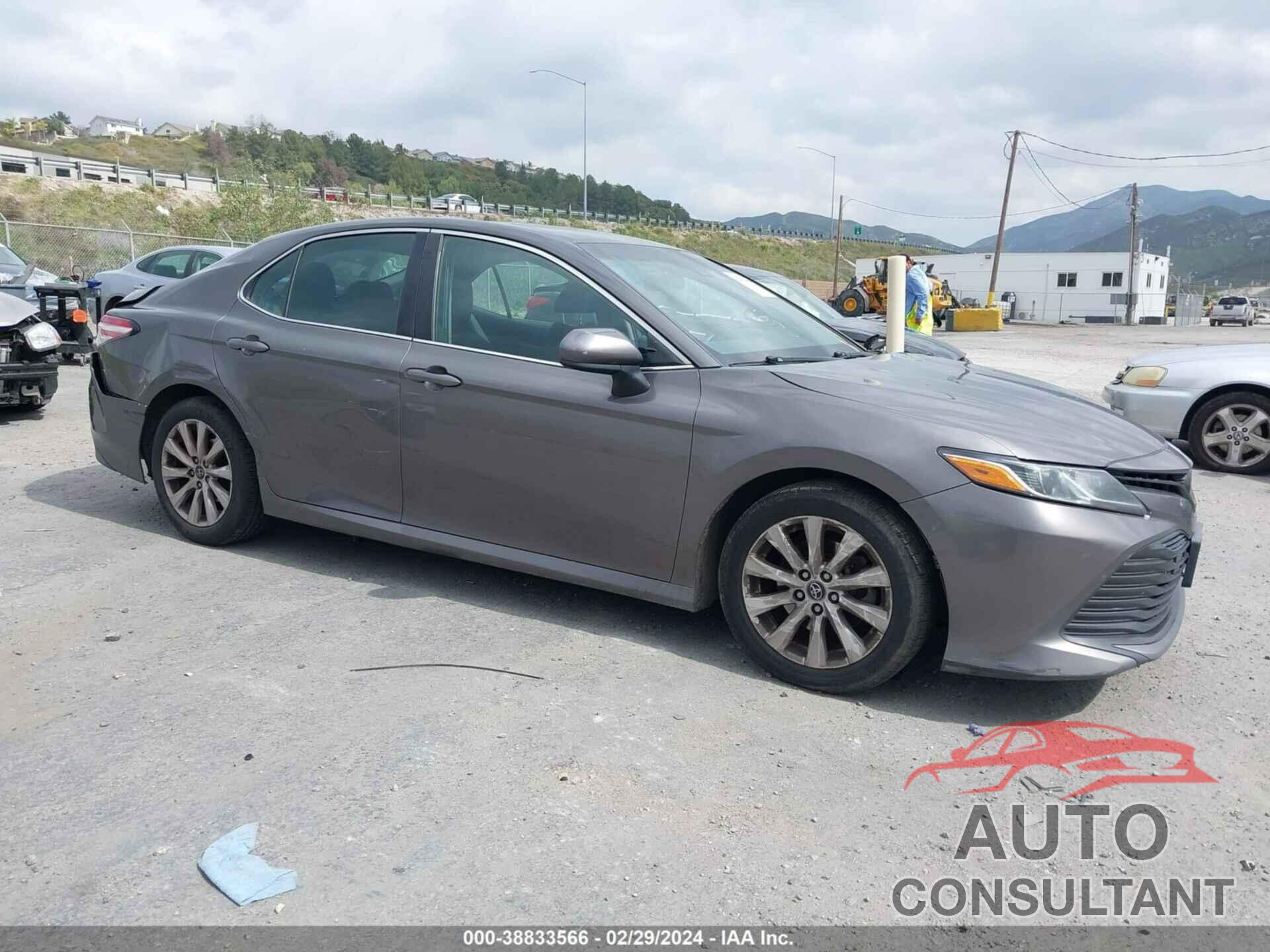 TOYOTA CAMRY 2018 - 4T1B11HK2JU032942