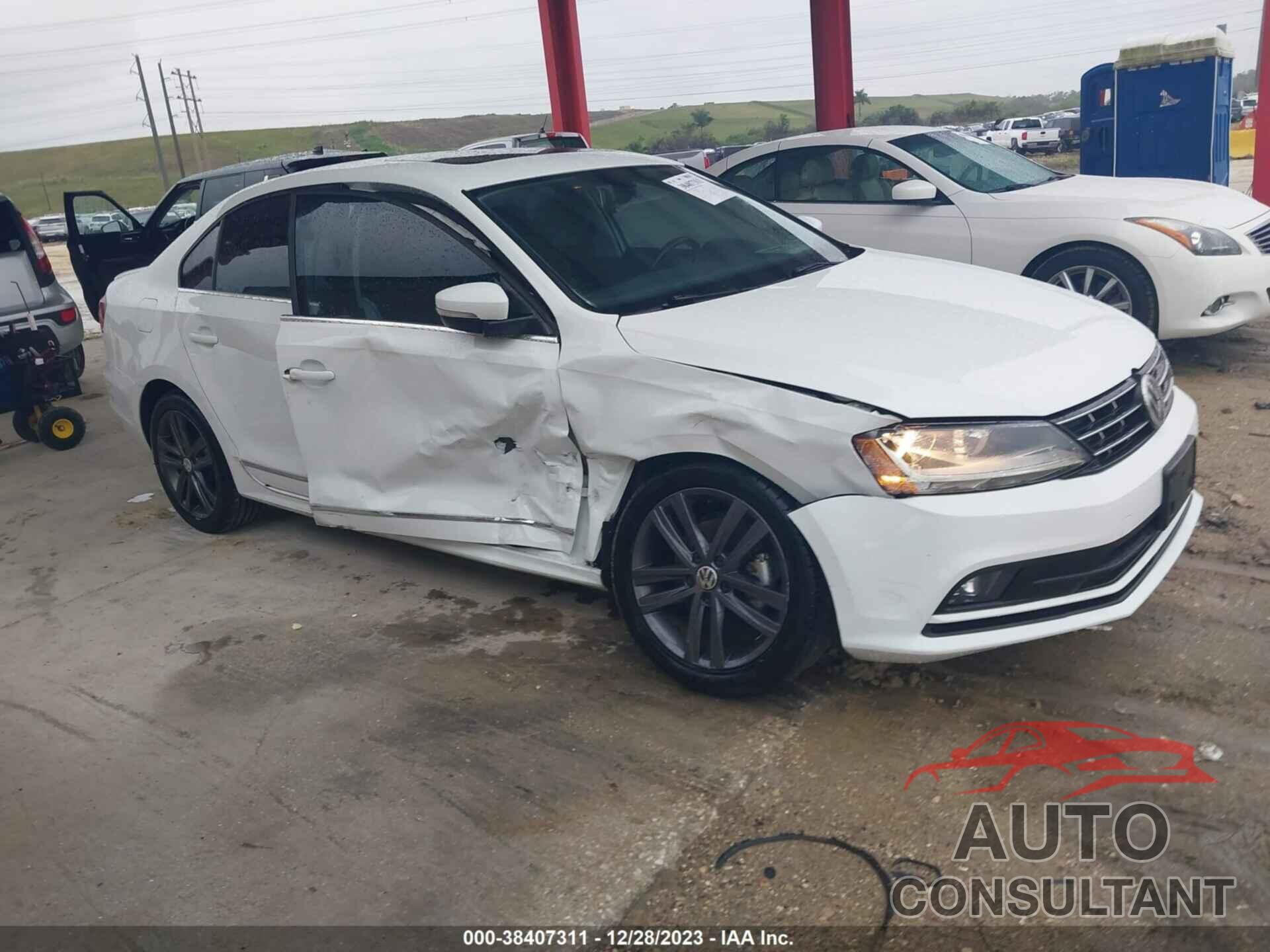 VOLKSWAGEN JETTA 2018 - 3VWL17AJ4JM211790