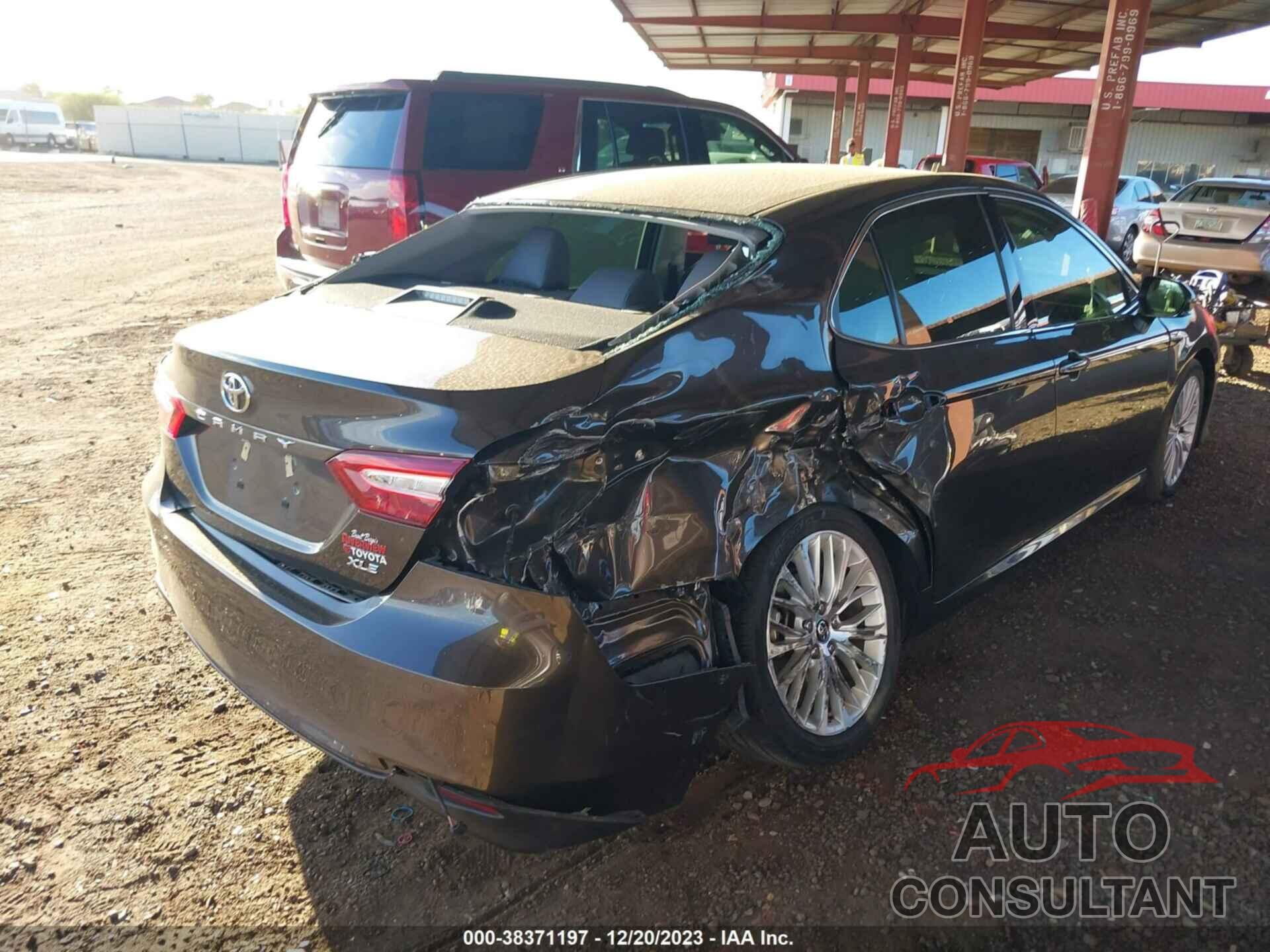 TOYOTA CAMRY 2018 - 4T1B11HK0JU500571