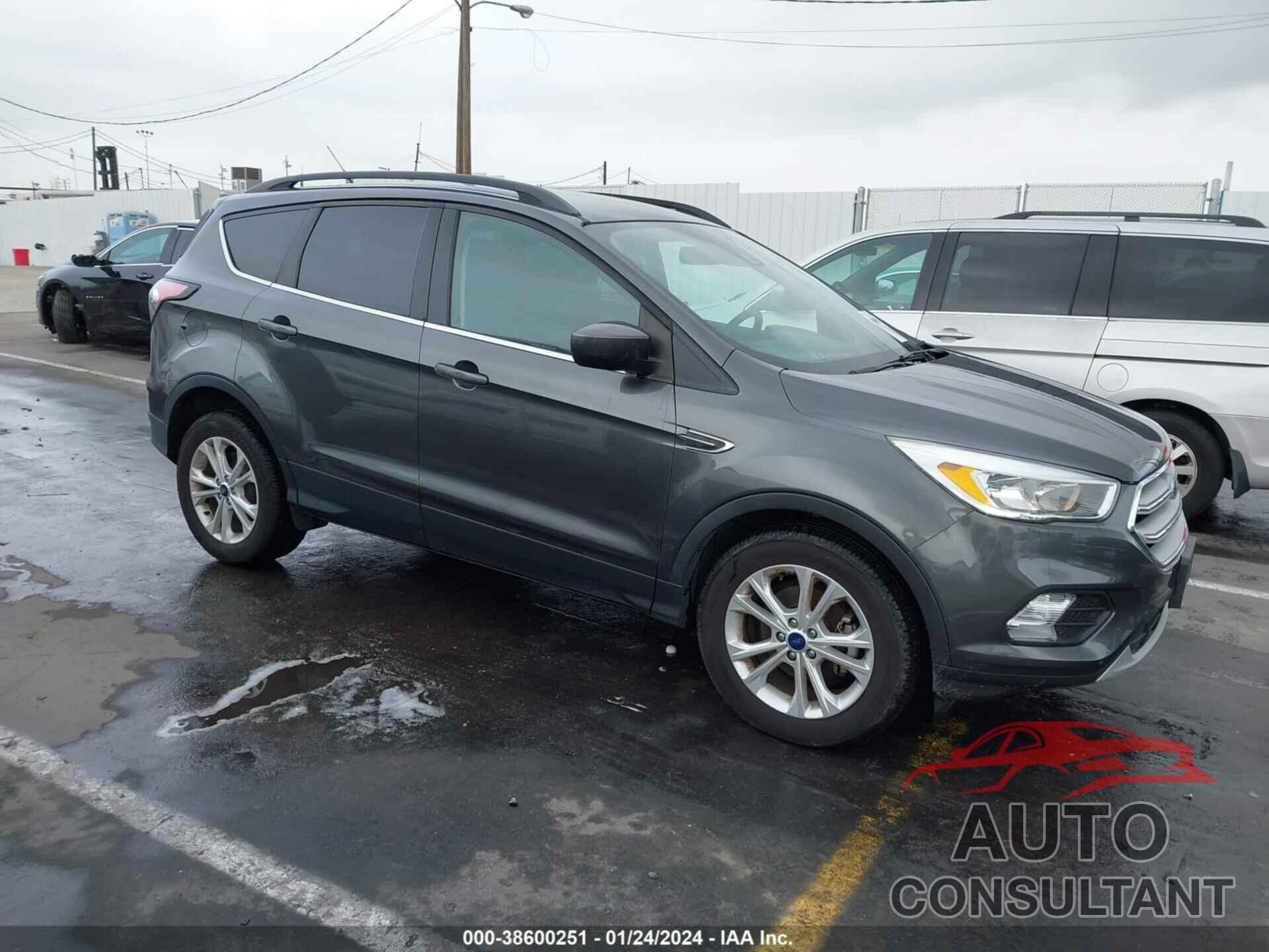 FORD ESCAPE 2018 - 1FMCU0GD2JUB17319