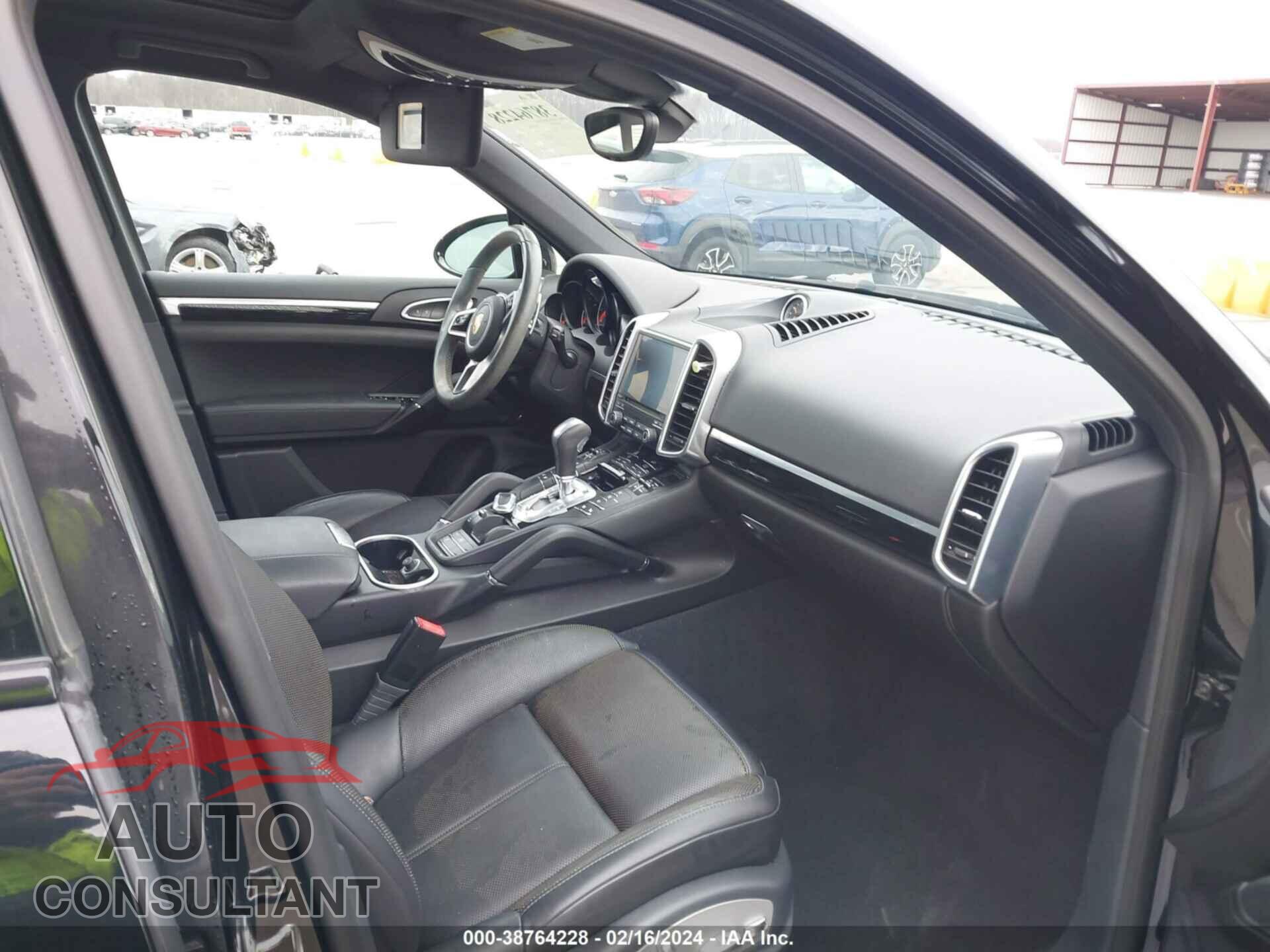 PORSCHE CAYENNE 2017 - WP1AA2A26HKA81730