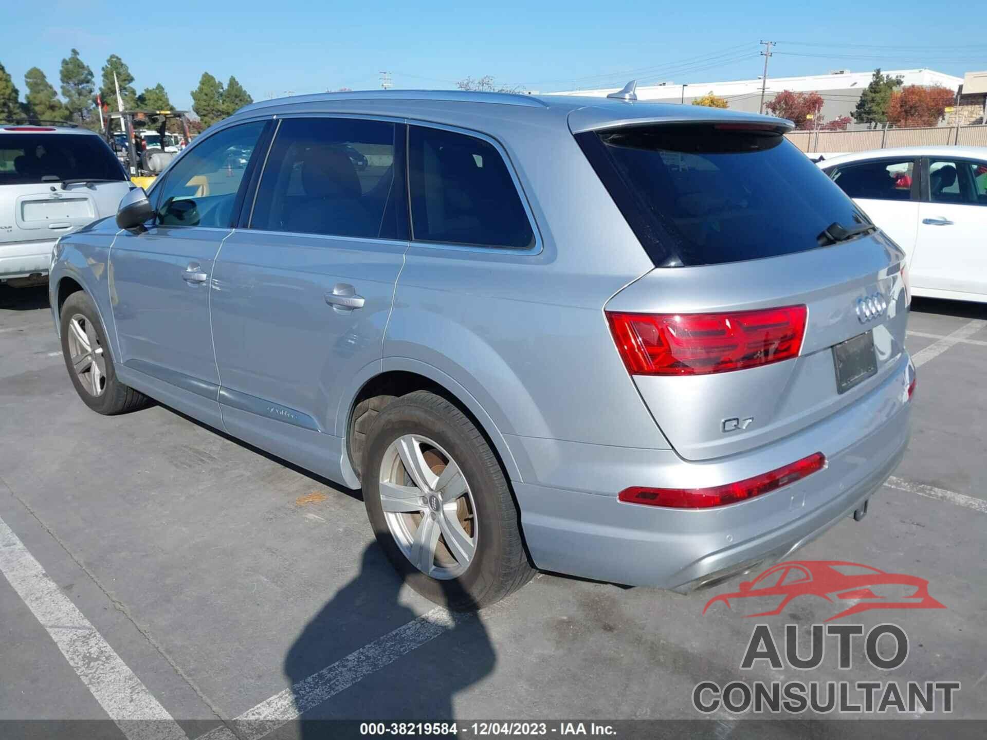 AUDI Q7 2018 - WA1LHAF74JD047858