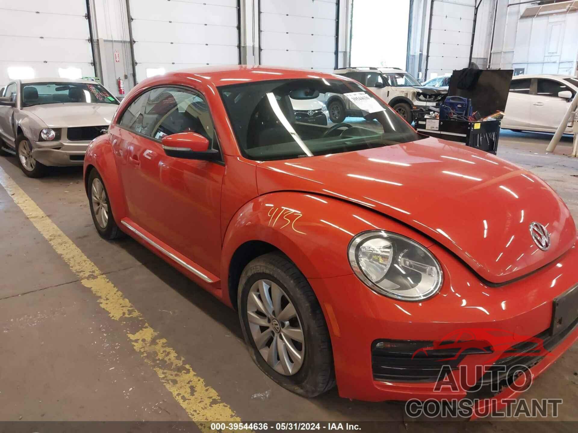 VOLKSWAGEN BEETLE 2019 - 3VWFD7AT4KM718440