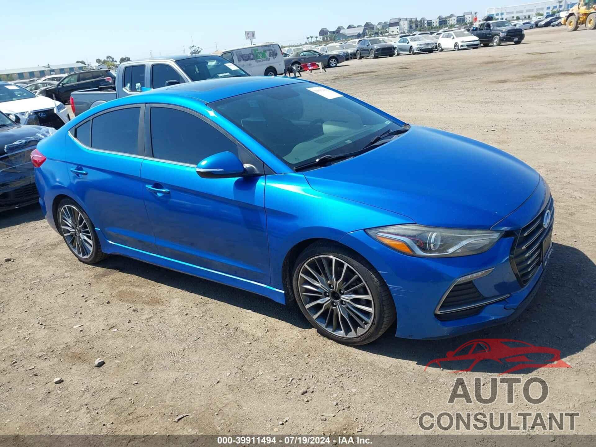 HYUNDAI ELANTRA 2018 - KMHD04LB8JU637066