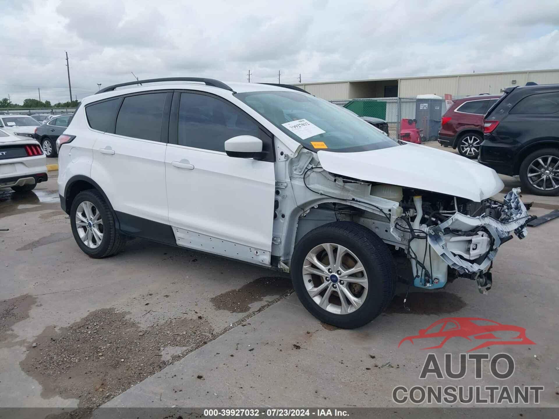 FORD ESCAPE 2017 - 1FMCU0GDXHUC86403