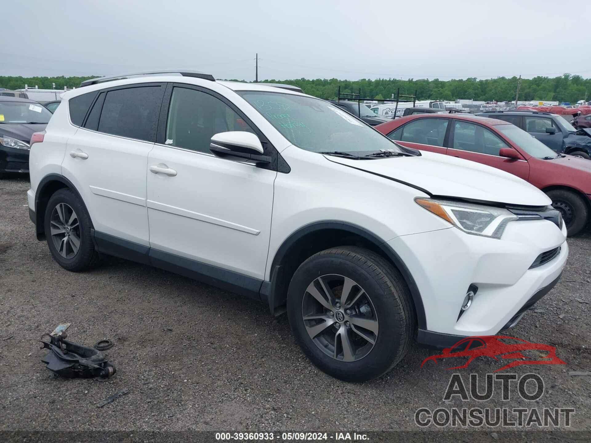 TOYOTA RAV4 2017 - JTMRFREV0HJ174400