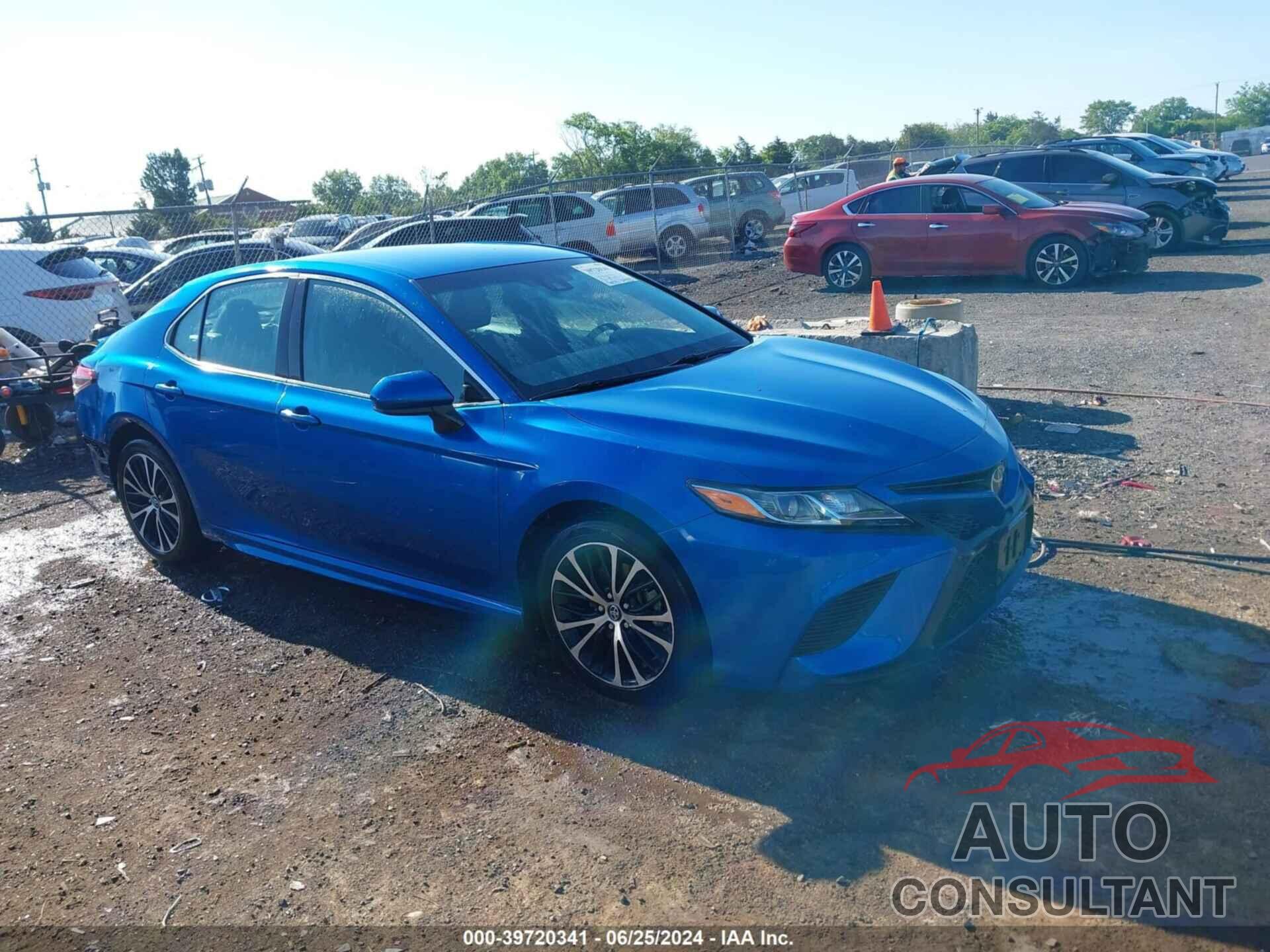 TOYOTA CAMRY 2018 - 4T1B11HK3JU138476