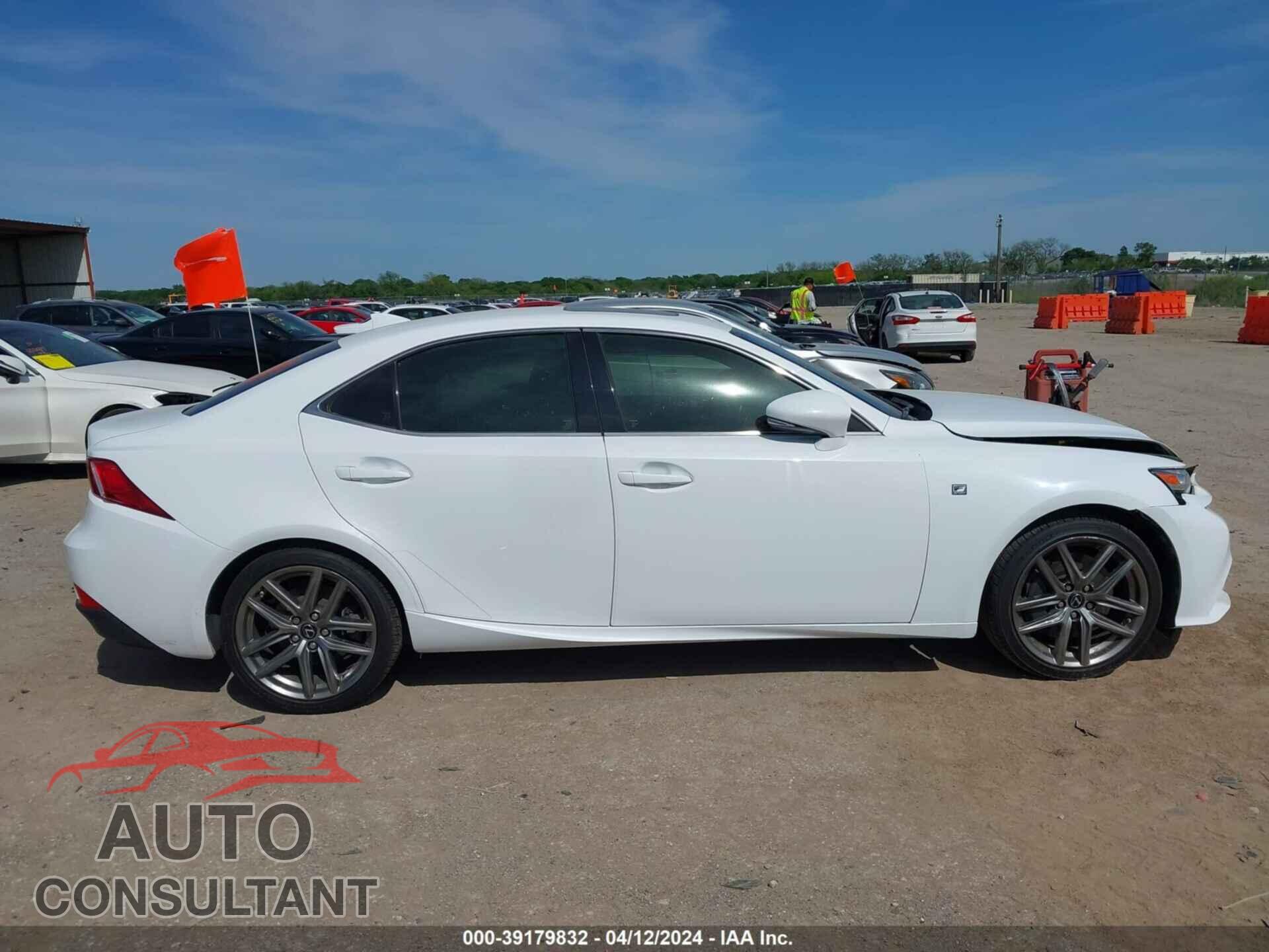 LEXUS IS 2016 - JTHBA1D24G5035272