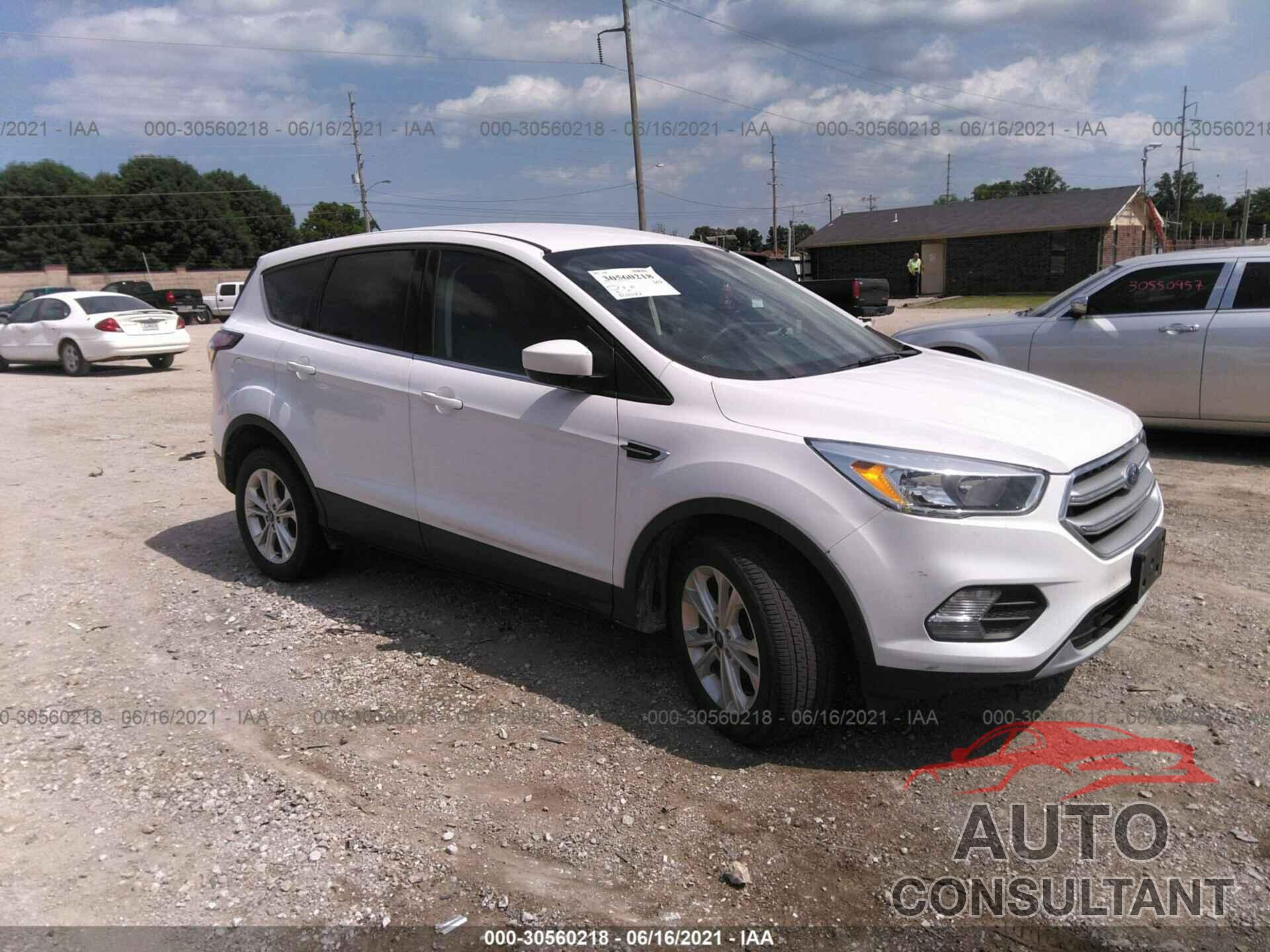 FORD ESCAPE 2017 - 1FMCU0GD5HUE04759