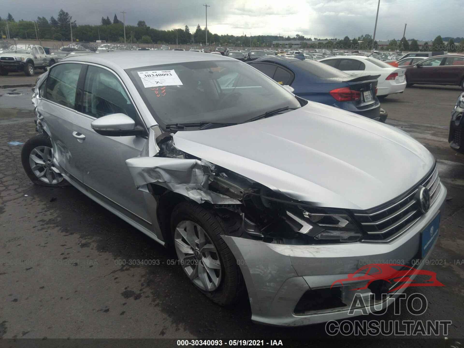 VOLKSWAGEN PASSAT 2017 - 1VWAT7A38HC063867