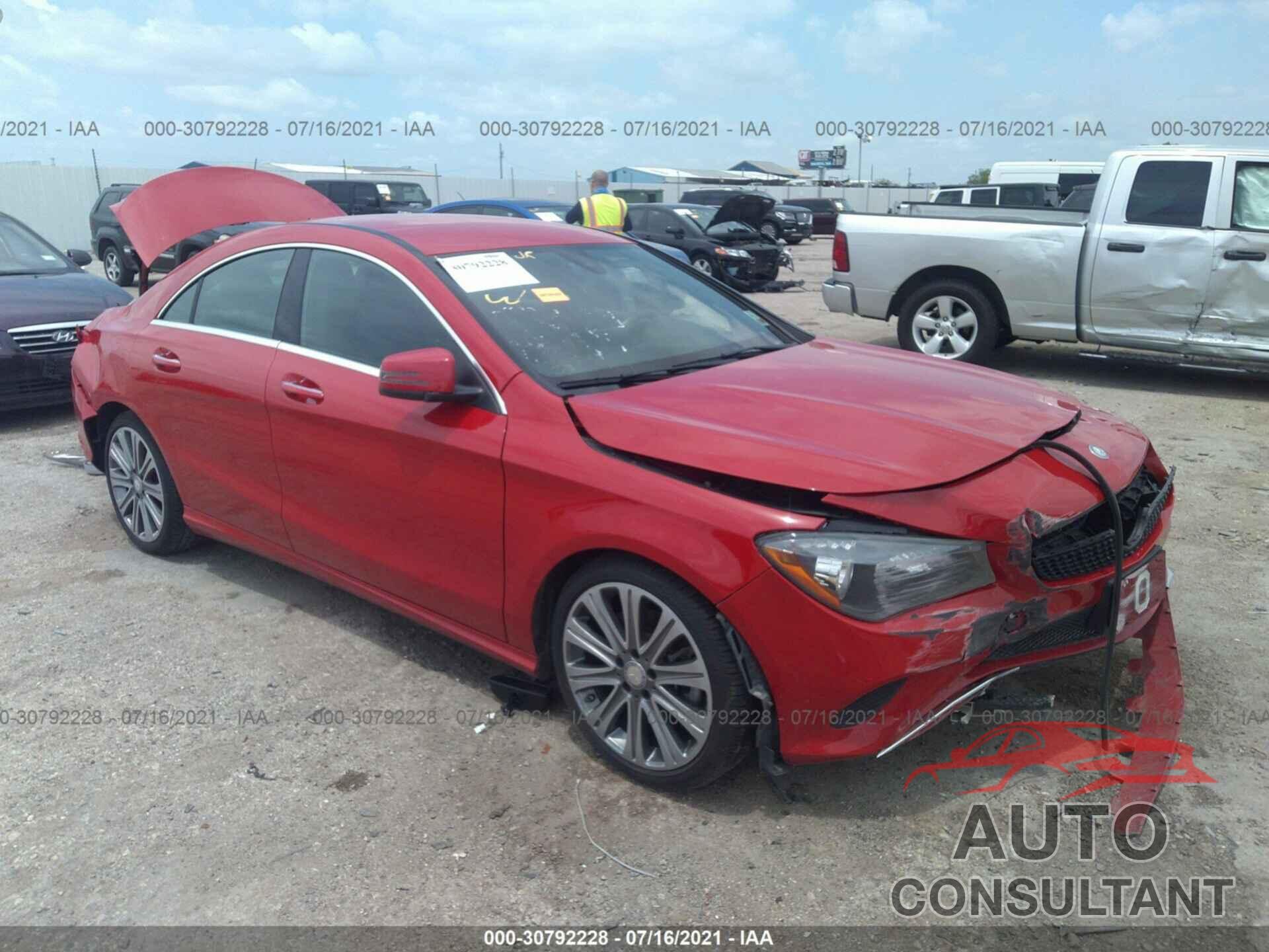 MERCEDES-BENZ CLA 2017 - WDDSJ4GB4HN413063