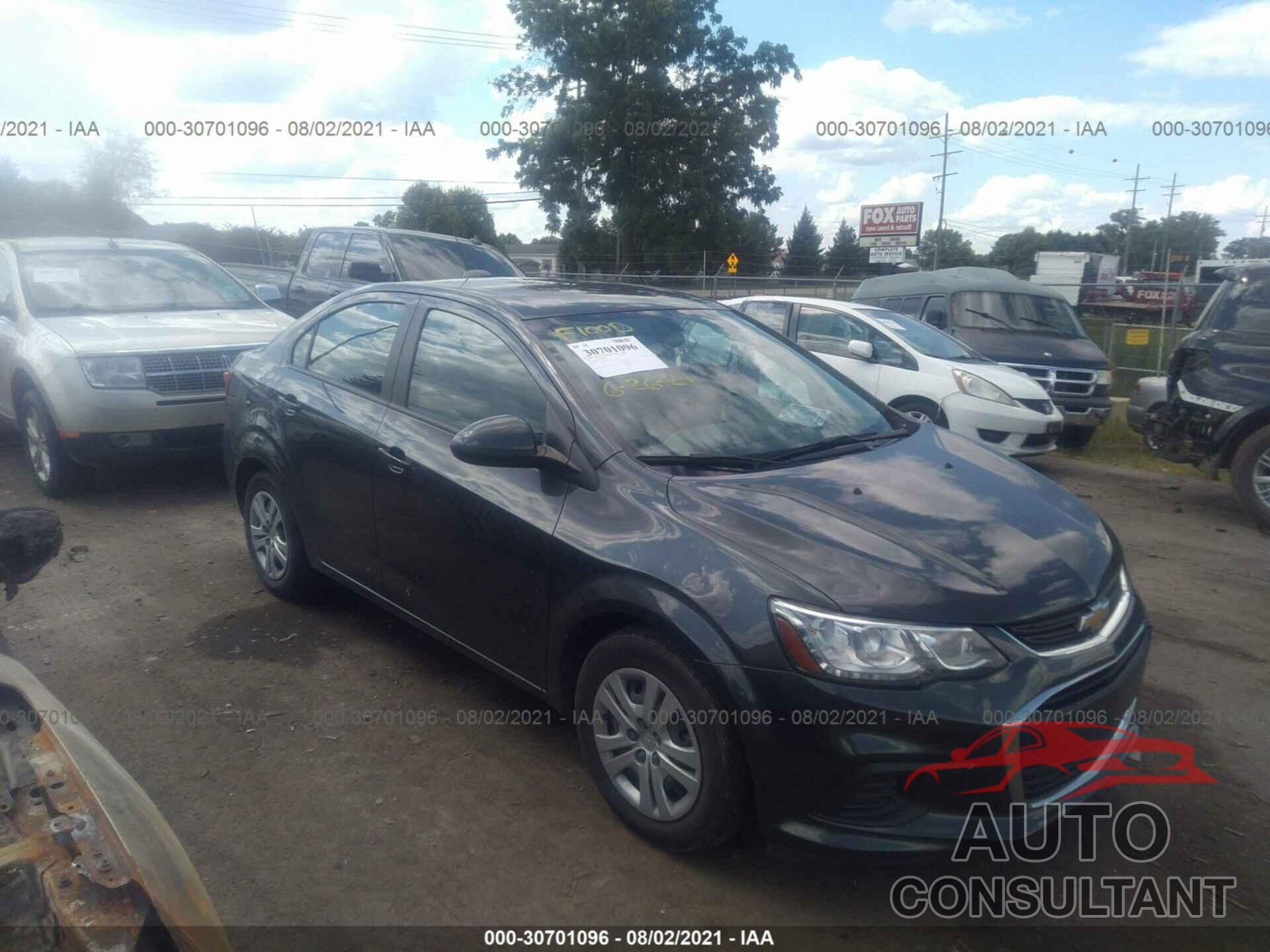 CHEVROLET SONIC 2018 - 1G1JB5SH1J4100416