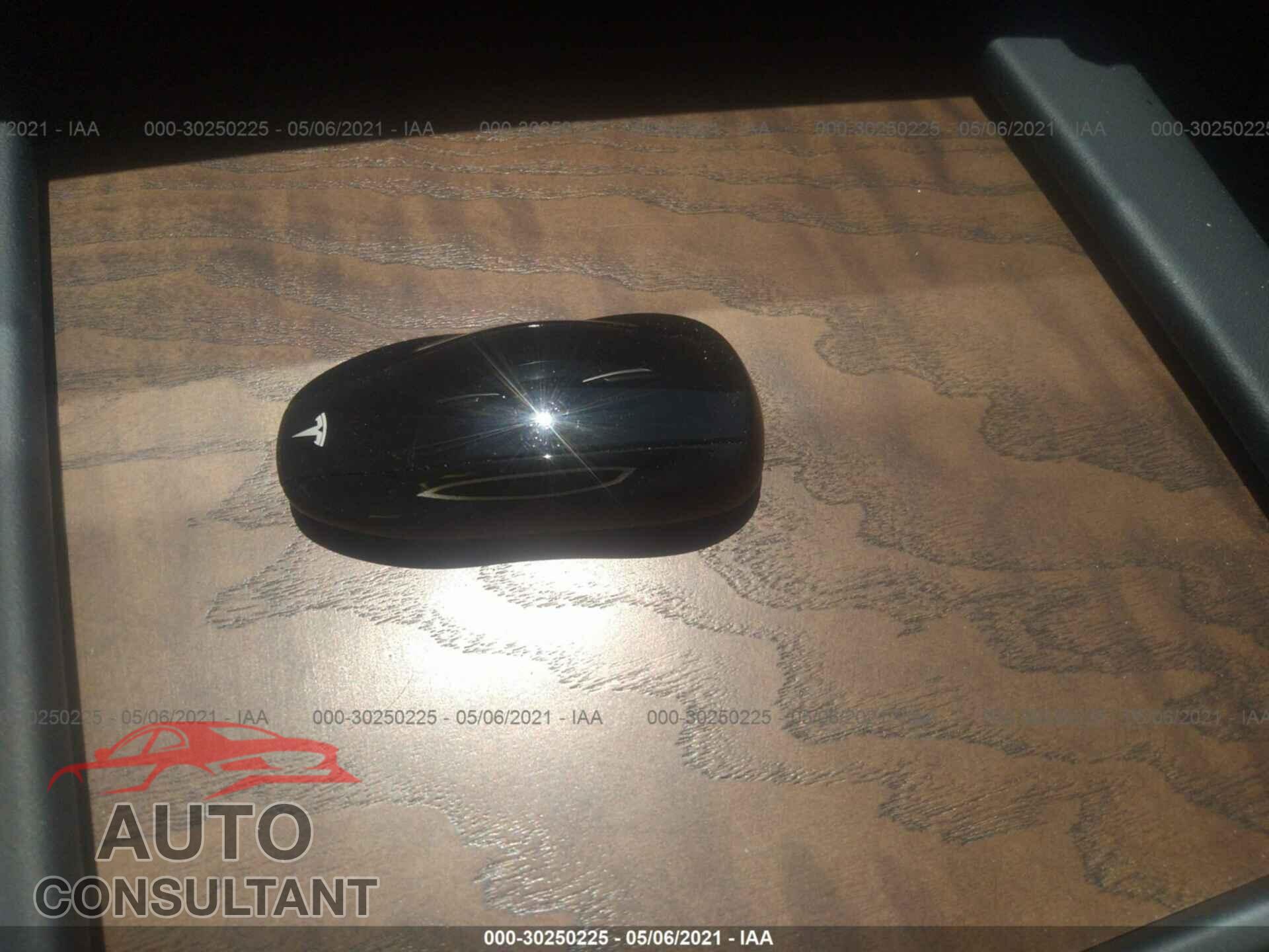 TESLA MODEL S 2020 - 5YJSA1E28LF411030