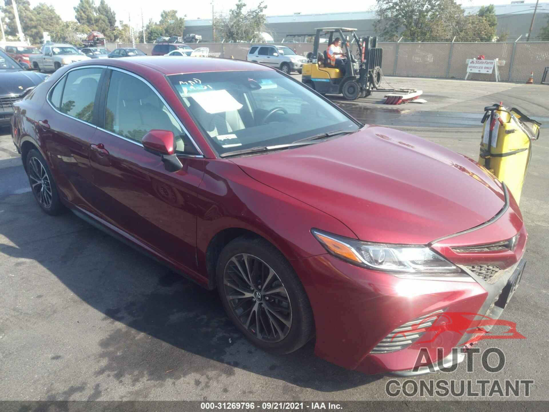 TOYOTA CAMRY 2018 - 4T1B11HK5JU558532