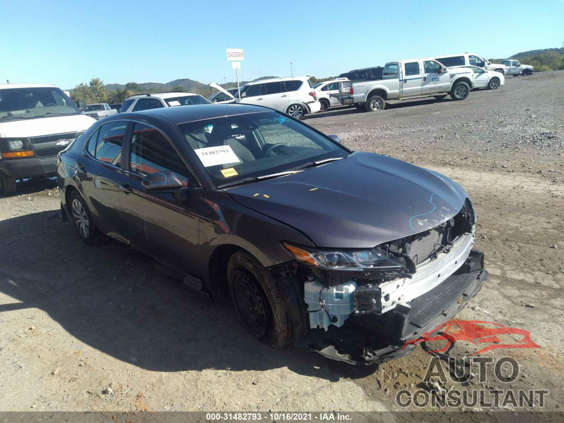 TOYOTA CAMRY 2018 - 4T1B11HK2JU603975